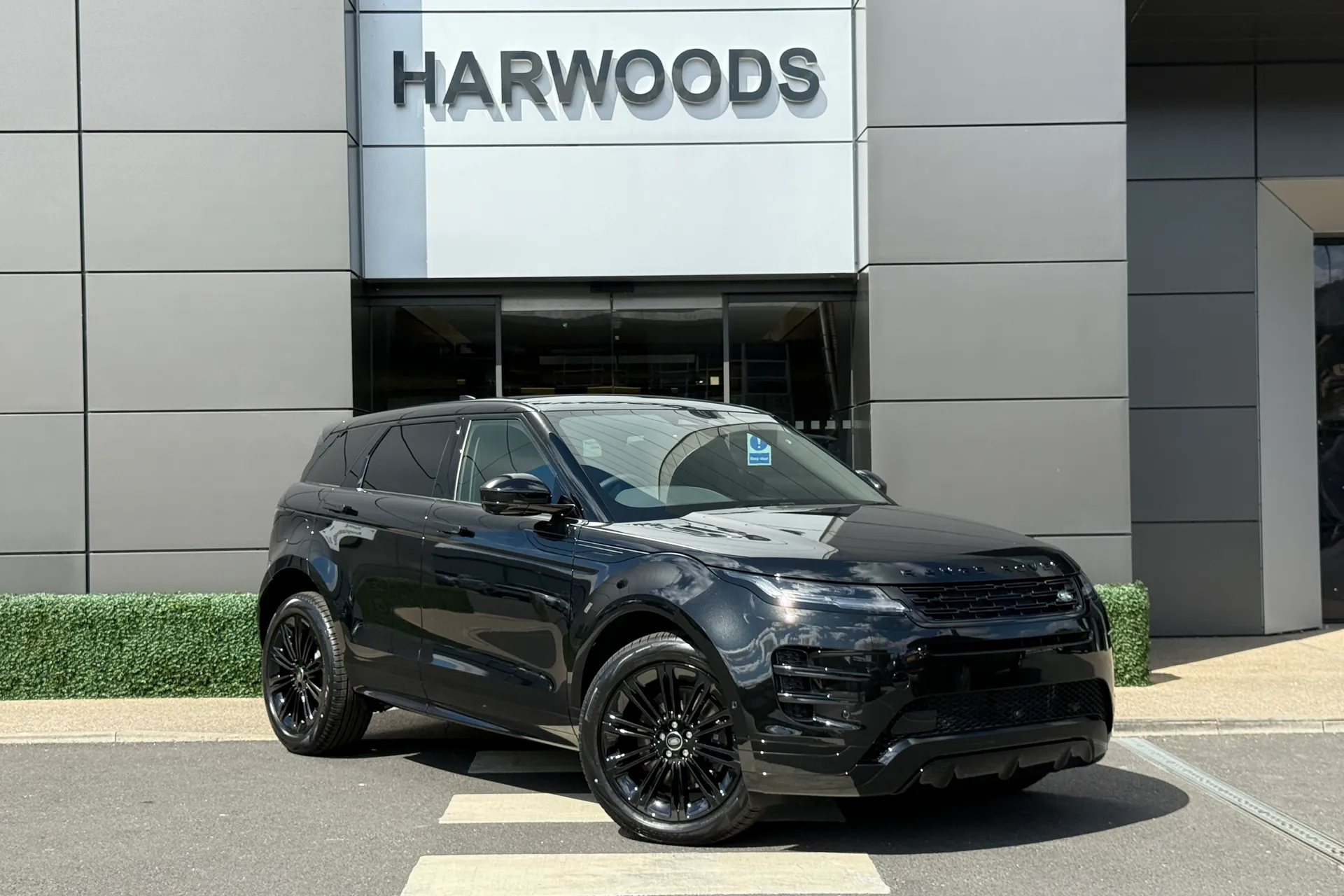 LAND ROVER RANGE ROVER EVOQUE focused image