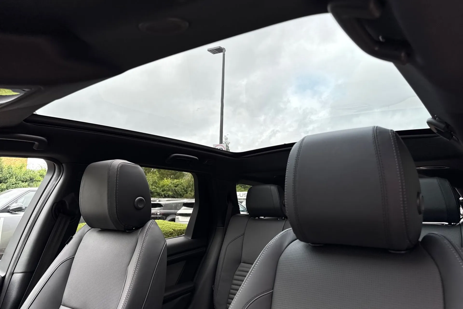 LAND ROVER DISCOVERY SPORT thumbnail image number 4