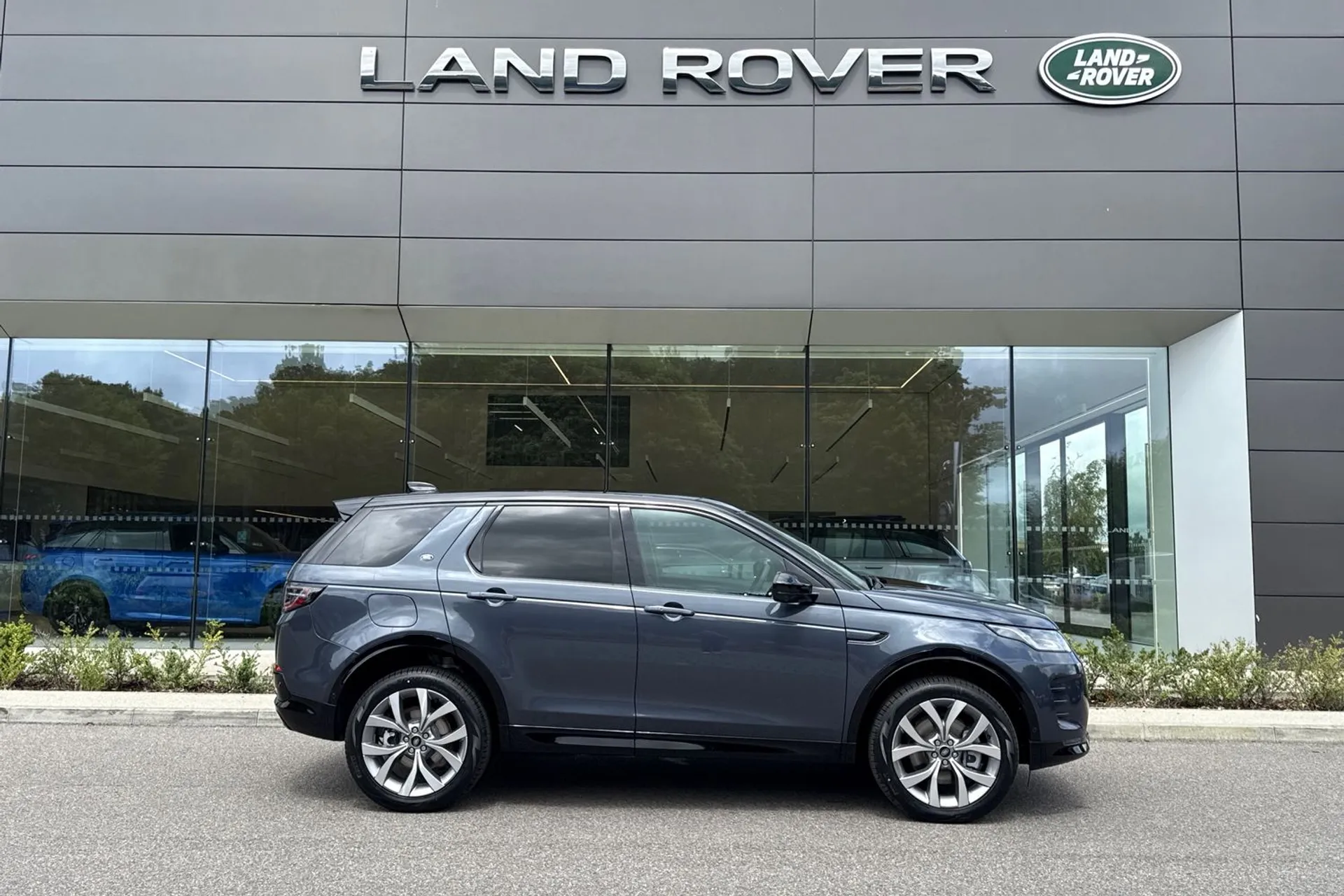 LAND ROVER DISCOVERY SPORT thumbnail image number 2