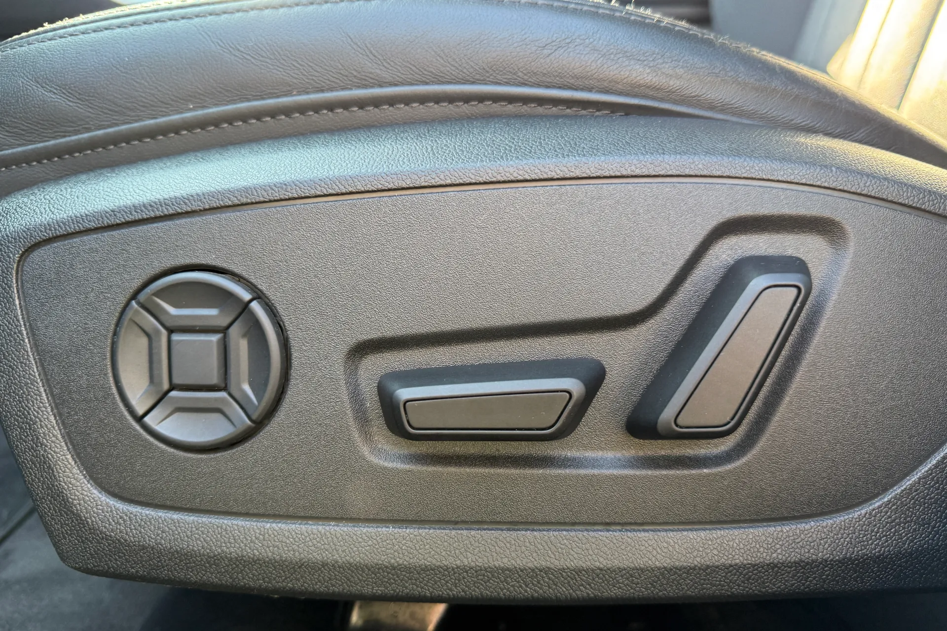 Audi A6 thumbnail image number 15