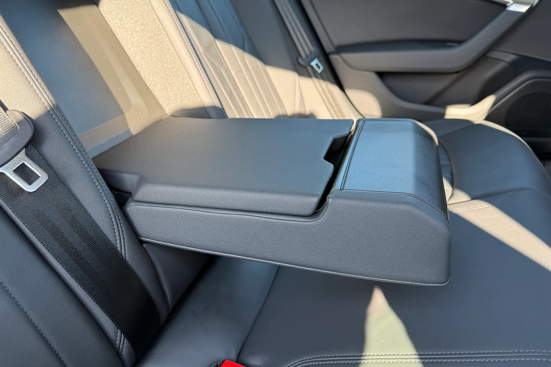 Audi A6 thumbnail image number 45