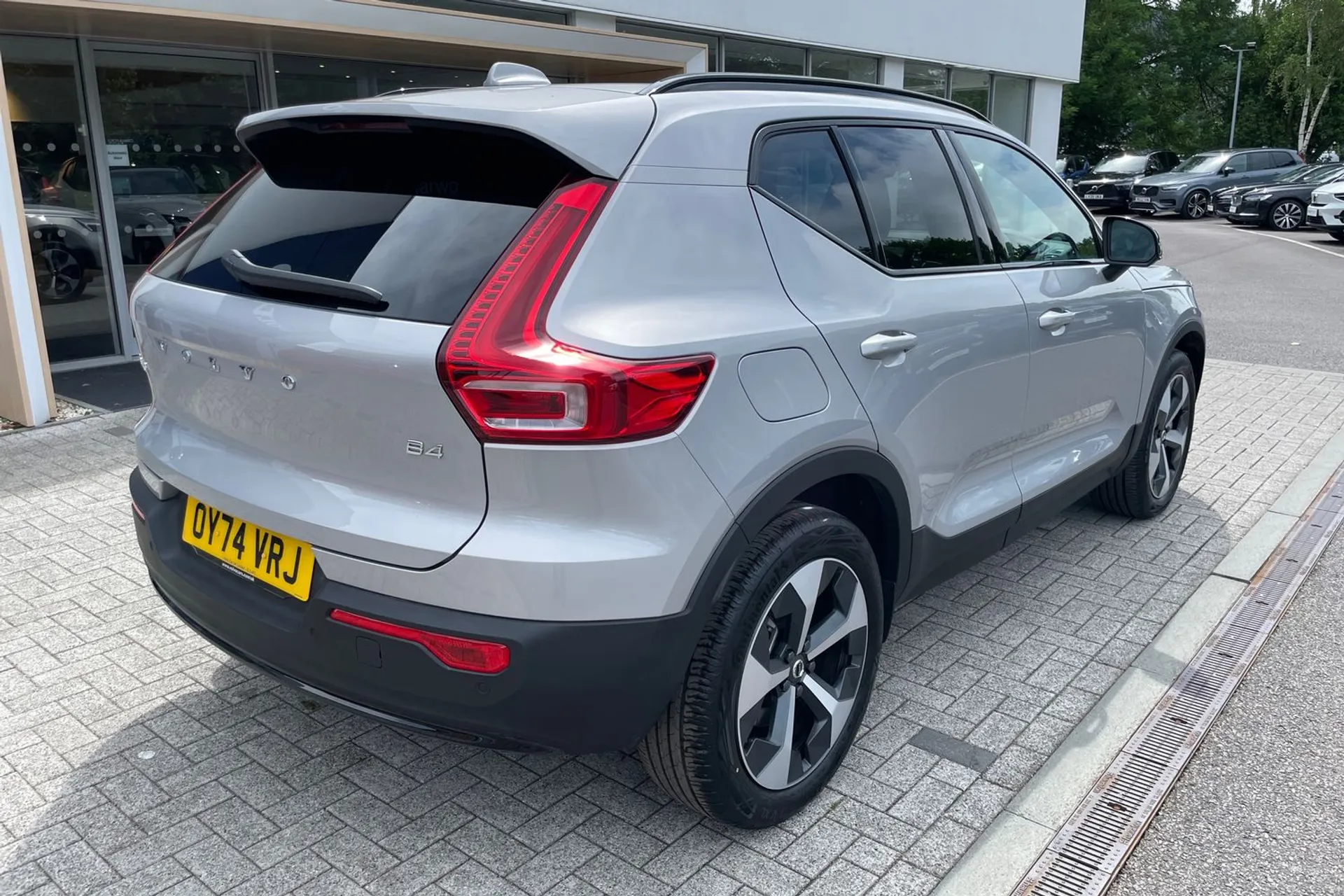 Volvo XC40 R-DESIGN B4 MHEV AUT thumbnail image number 7
