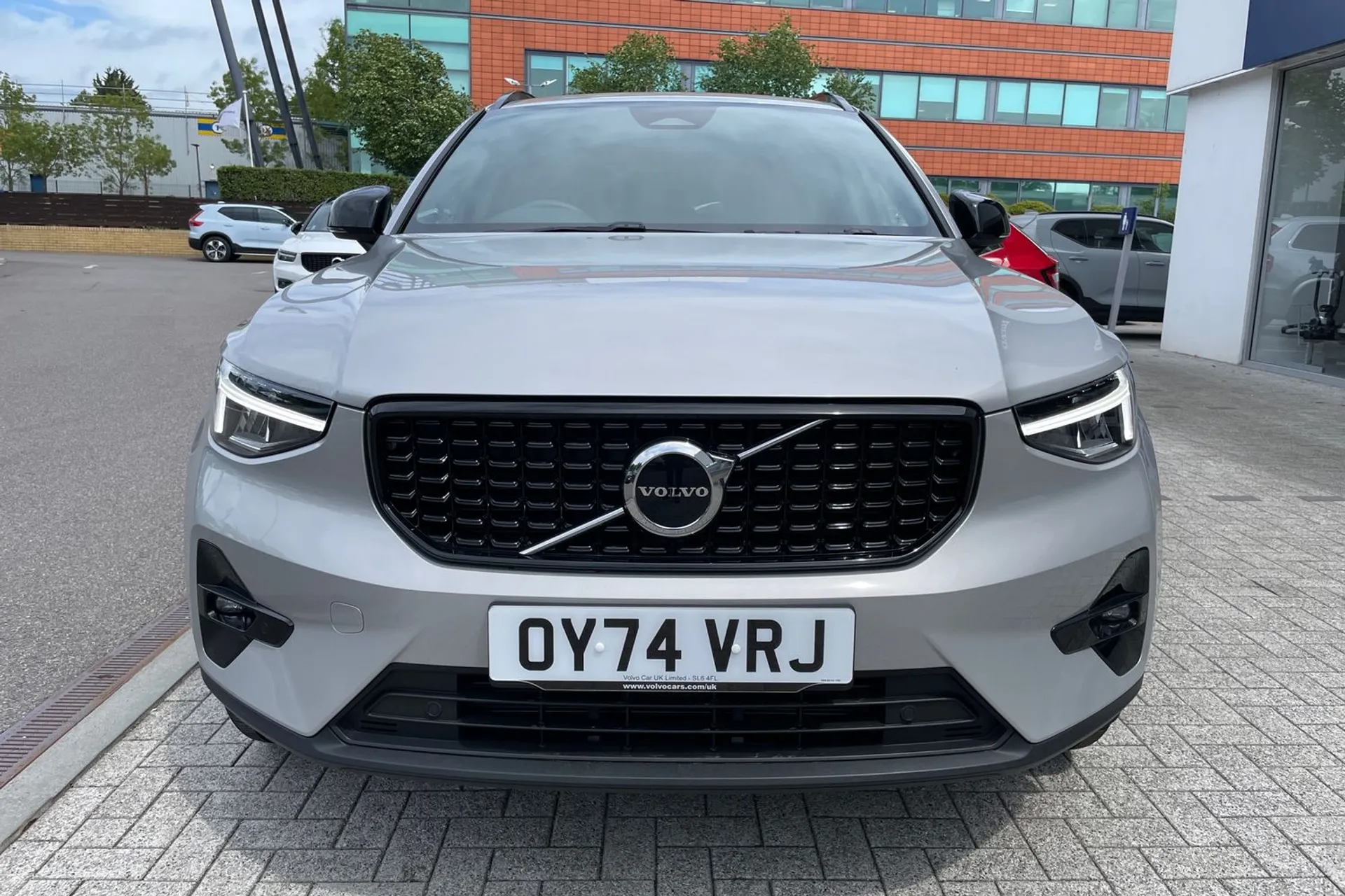 Volvo XC40 R-DESIGN B4 MHEV AUT thumbnail image number 12