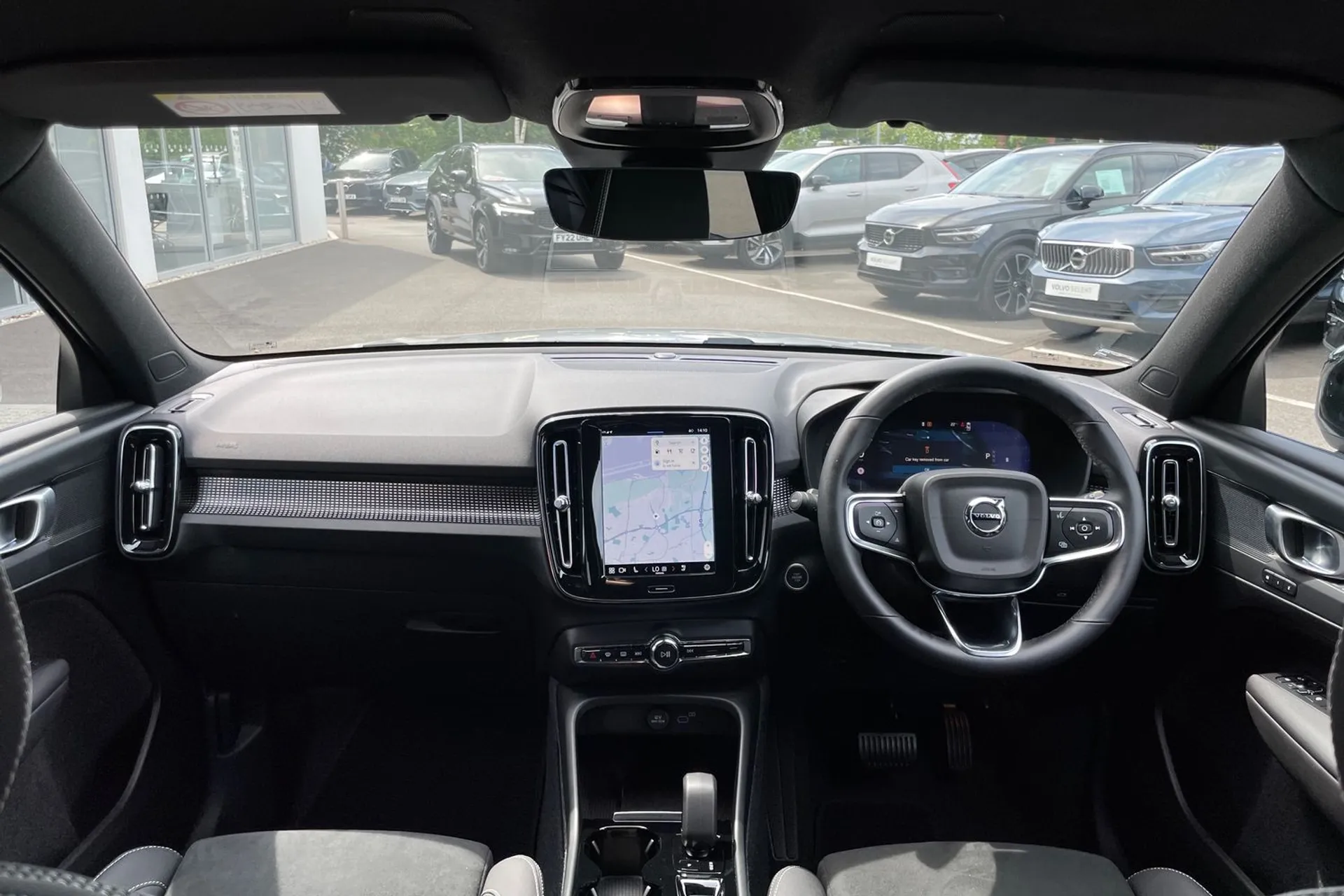 Volvo XC40 R-DESIGN B4 MHEV AUT thumbnail image number 3