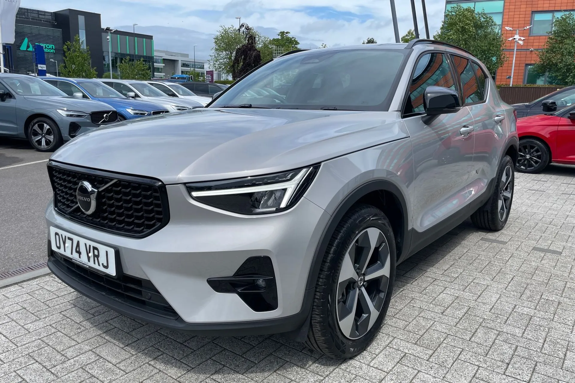 Volvo XC40 R-DESIGN B4 MHEV AUT thumbnail image number 11