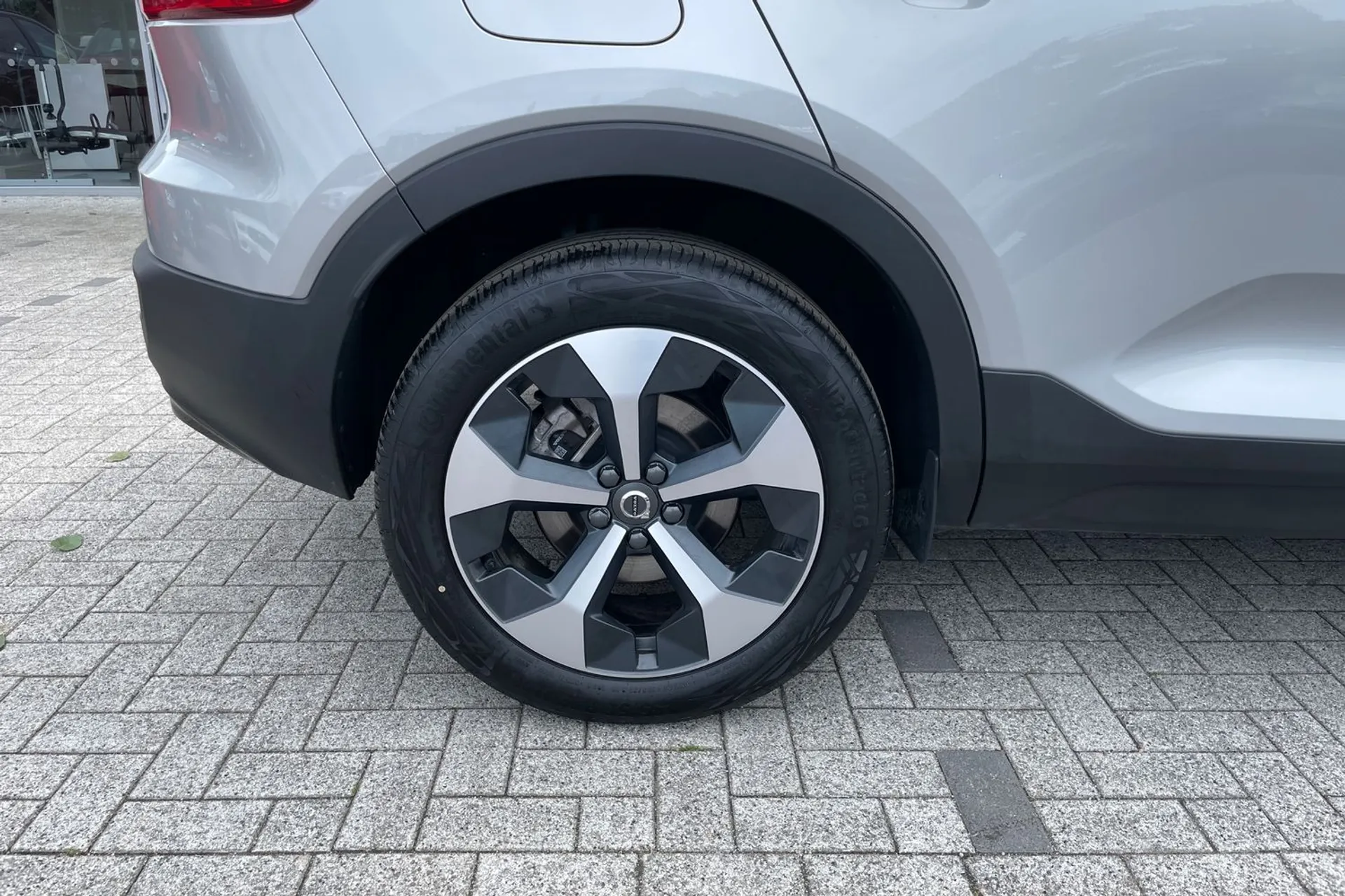 Volvo XC40 R-DESIGN B4 MHEV AUT thumbnail image number 13