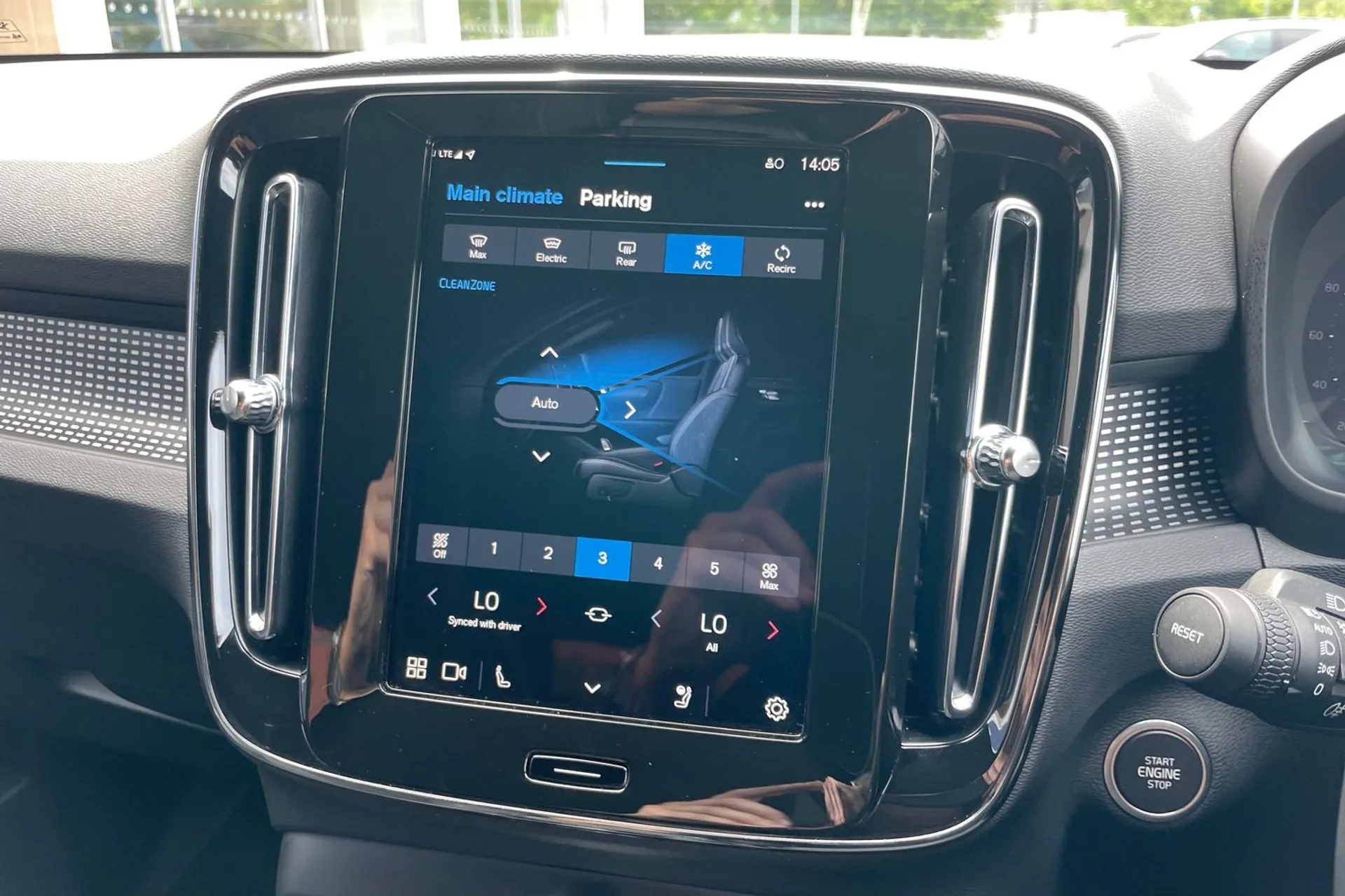 Volvo XC40 R-DESIGN B4 MHEV AUT thumbnail image number 38