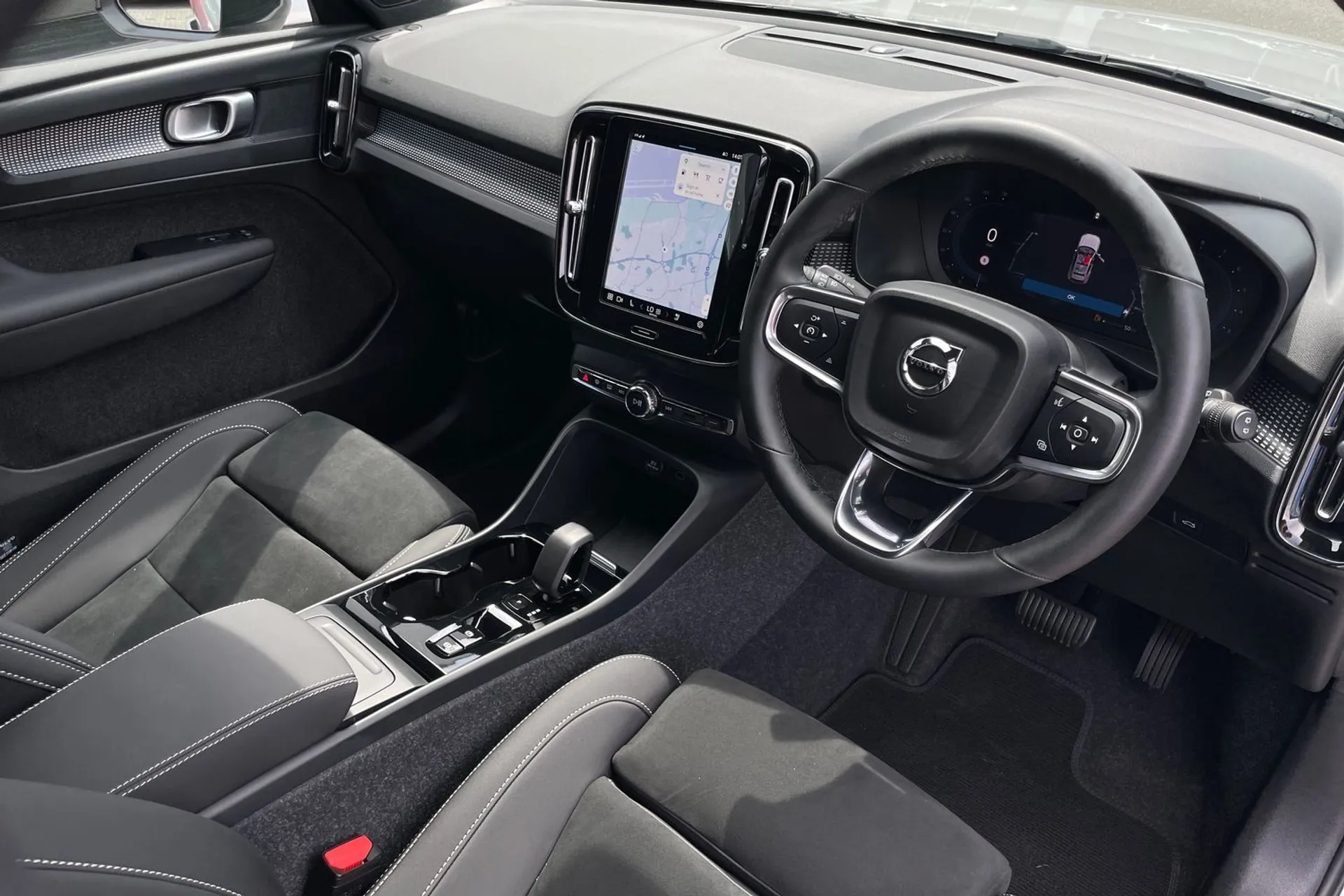 Volvo XC40 R-DESIGN B4 MHEV AUT thumbnail image number 5