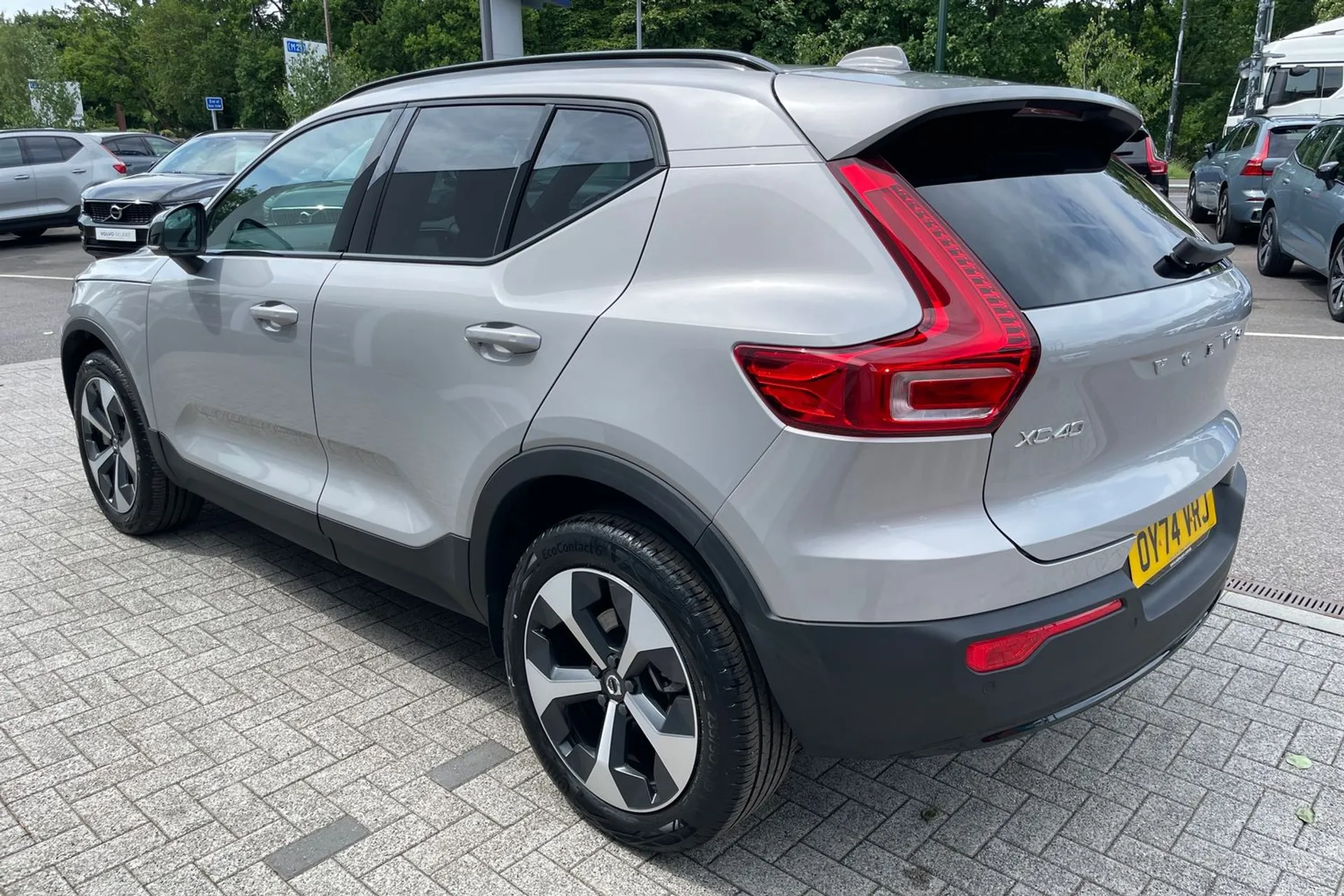 Volvo XC40 R-DESIGN B4 MHEV AUT thumbnail image number 9
