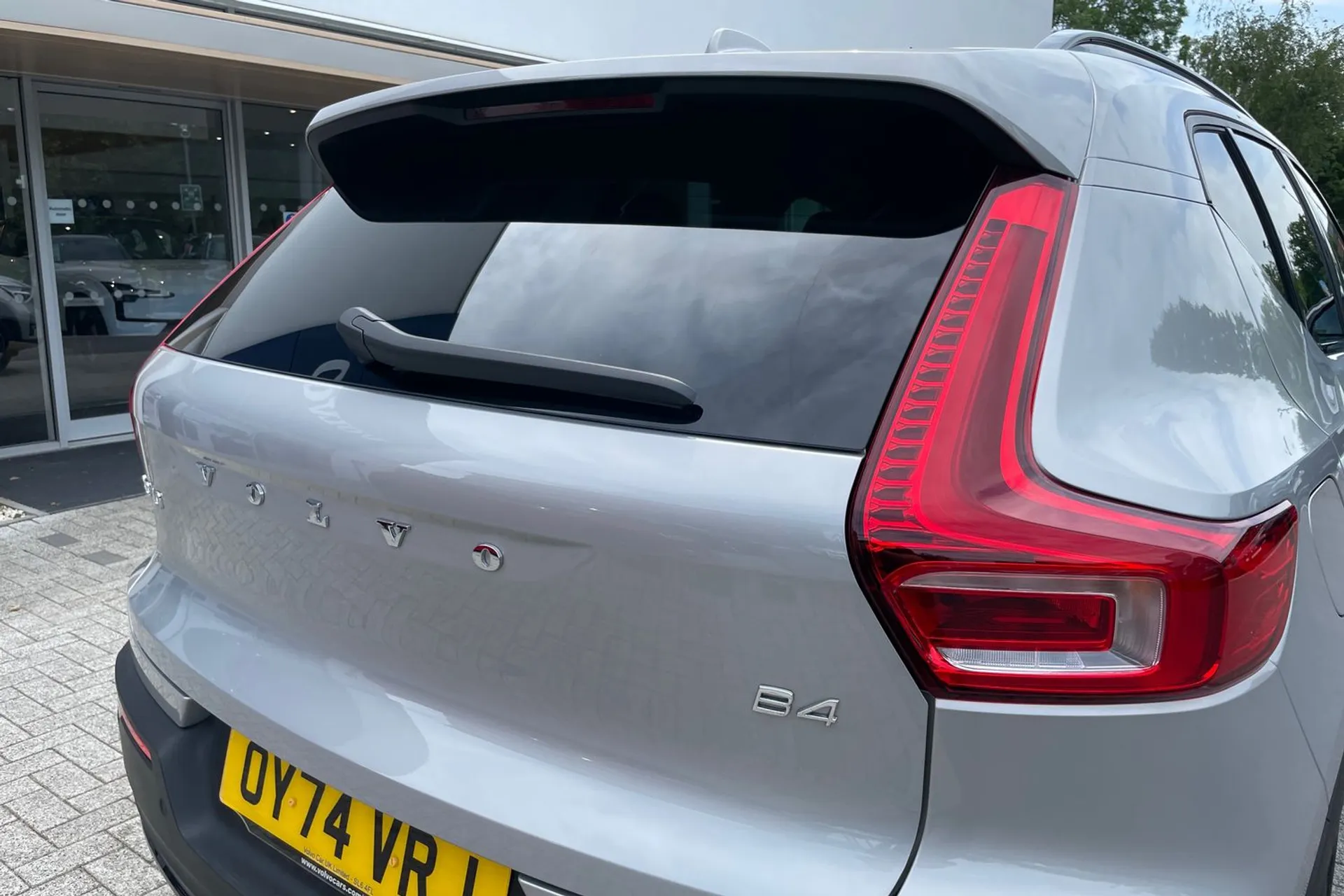 Volvo XC40 R-DESIGN B4 MHEV AUT thumbnail image number 15