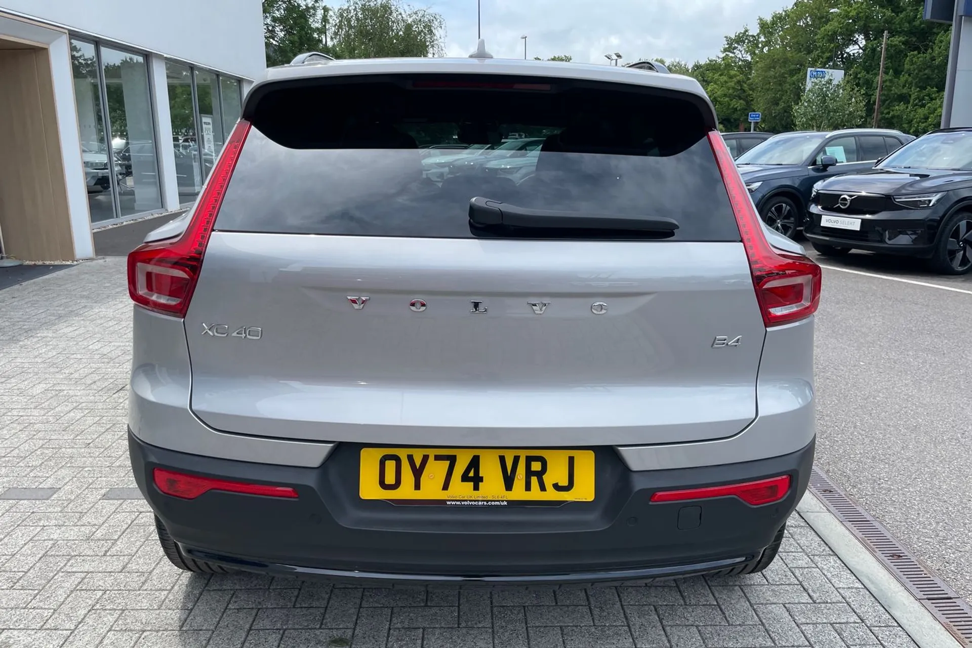 Volvo XC40 R-DESIGN B4 MHEV AUT thumbnail image number 8