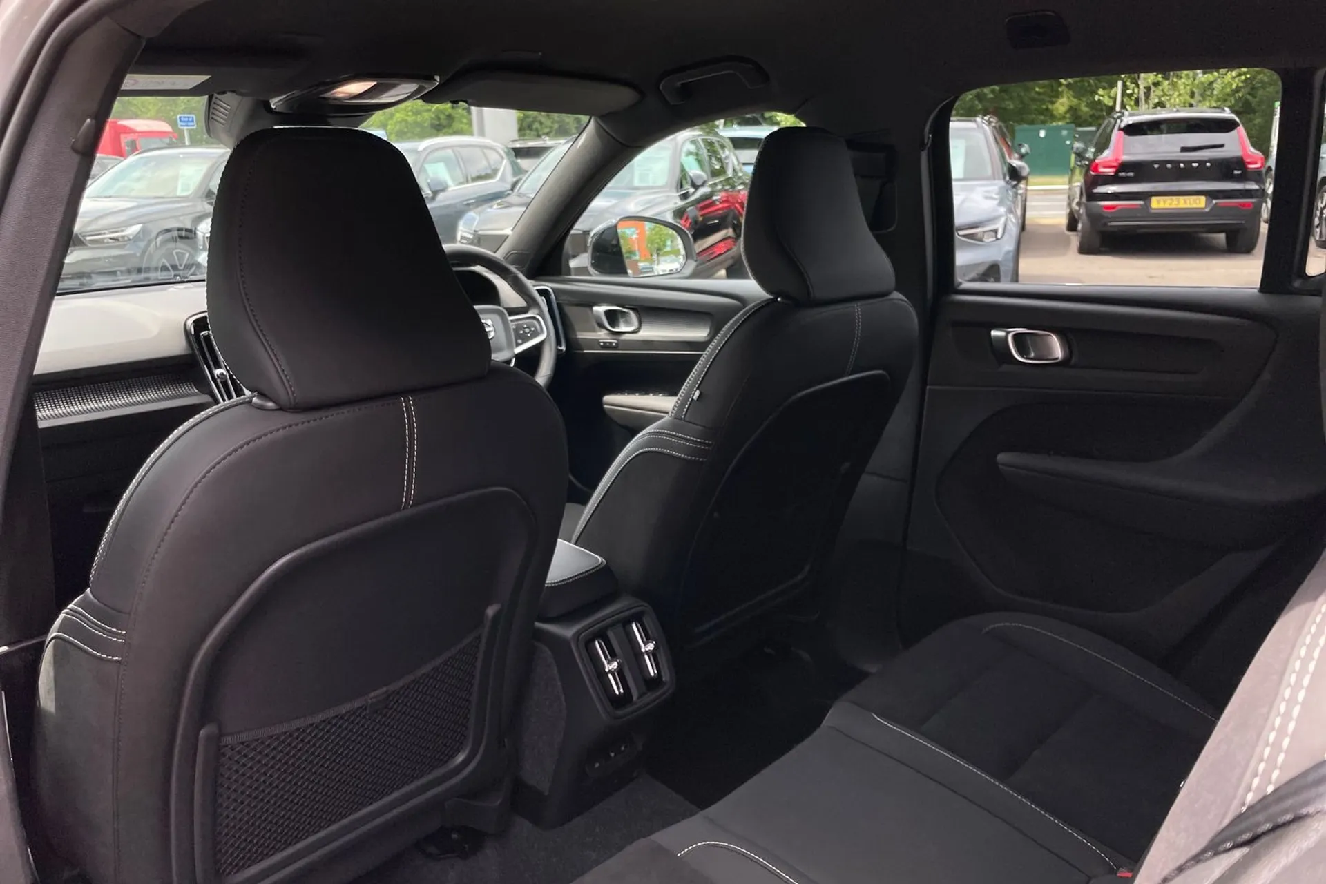 Volvo XC40 R-DESIGN B4 MHEV AUT thumbnail image number 30