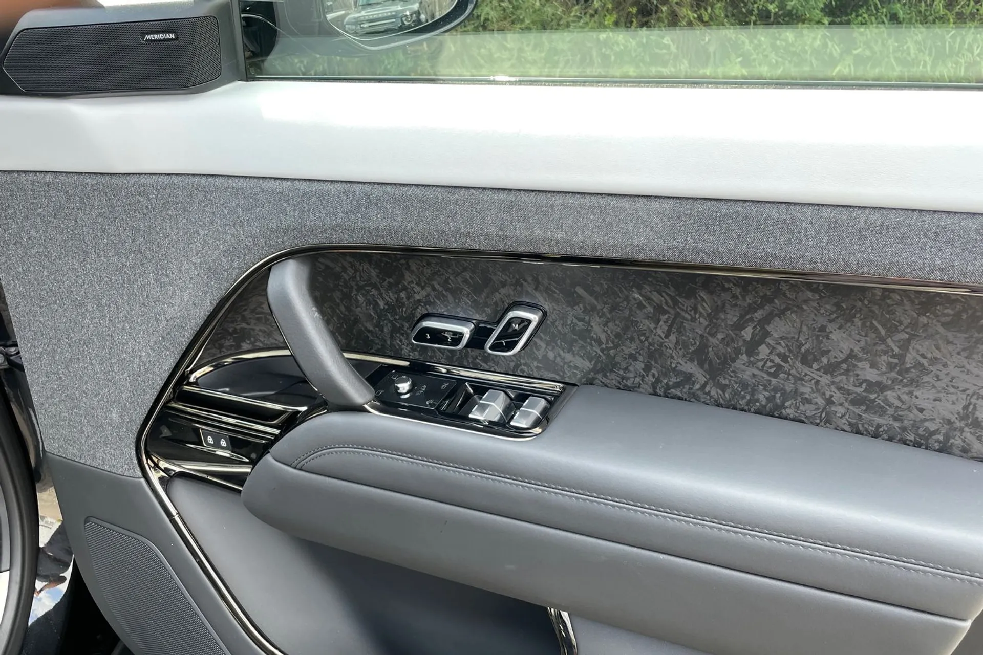 LAND ROVER RANGE ROVER SPT AUTOBIO M thumbnail image number 51
