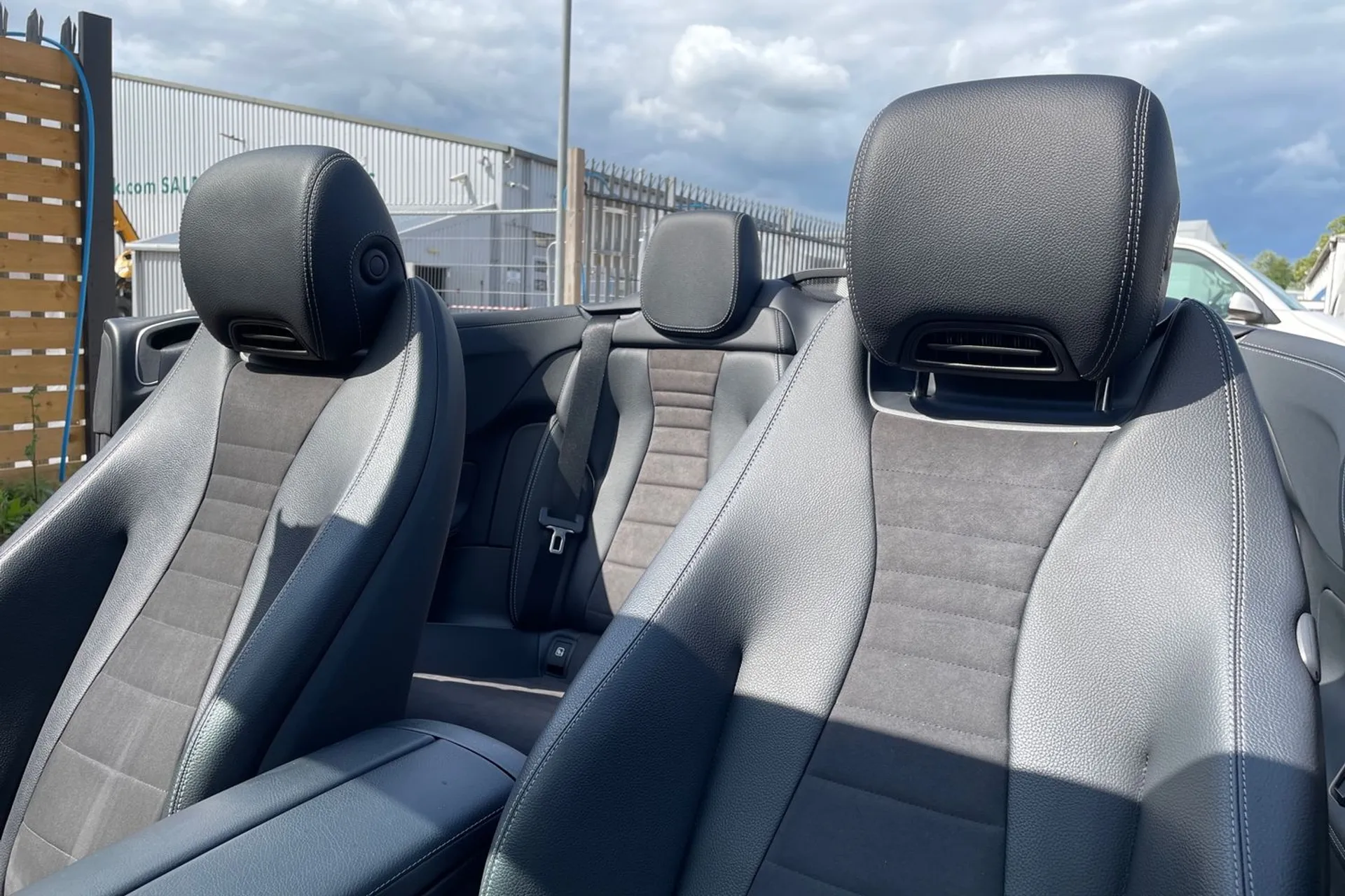 MERCEDES-BENZ E CLASS thumbnail image number 31
