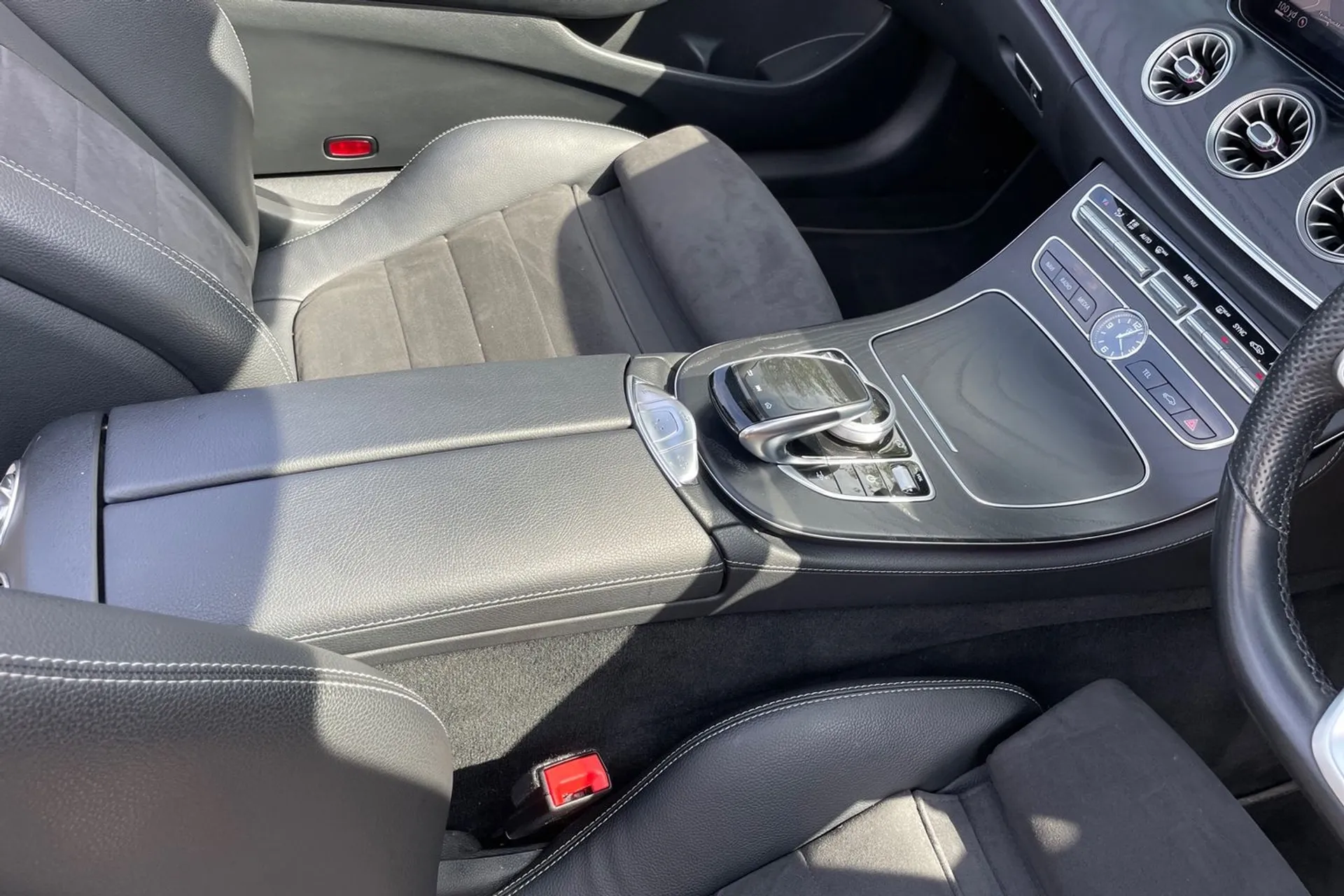 MERCEDES-BENZ E CLASS thumbnail image number 42