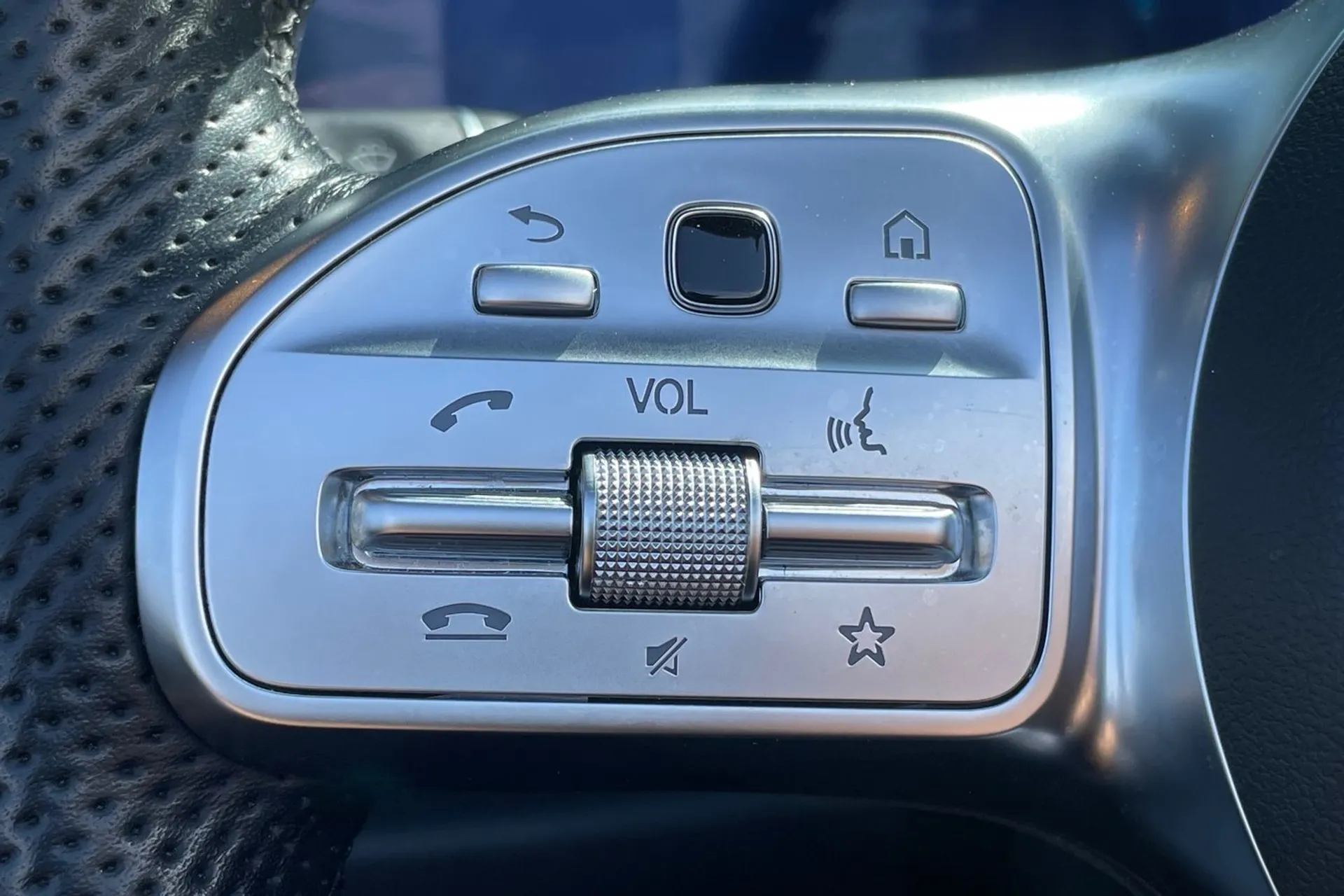 MERCEDES-BENZ E CLASS thumbnail image number 38