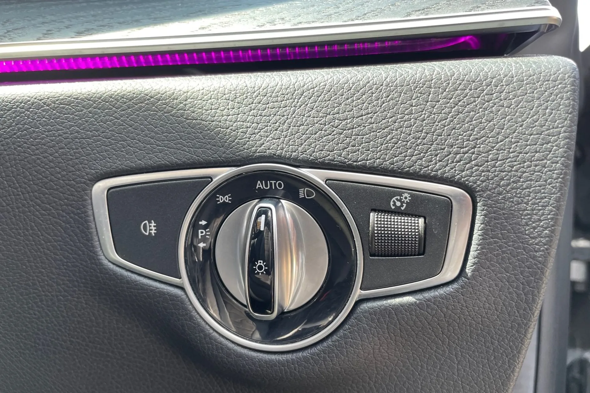 MERCEDES-BENZ E CLASS thumbnail image number 33