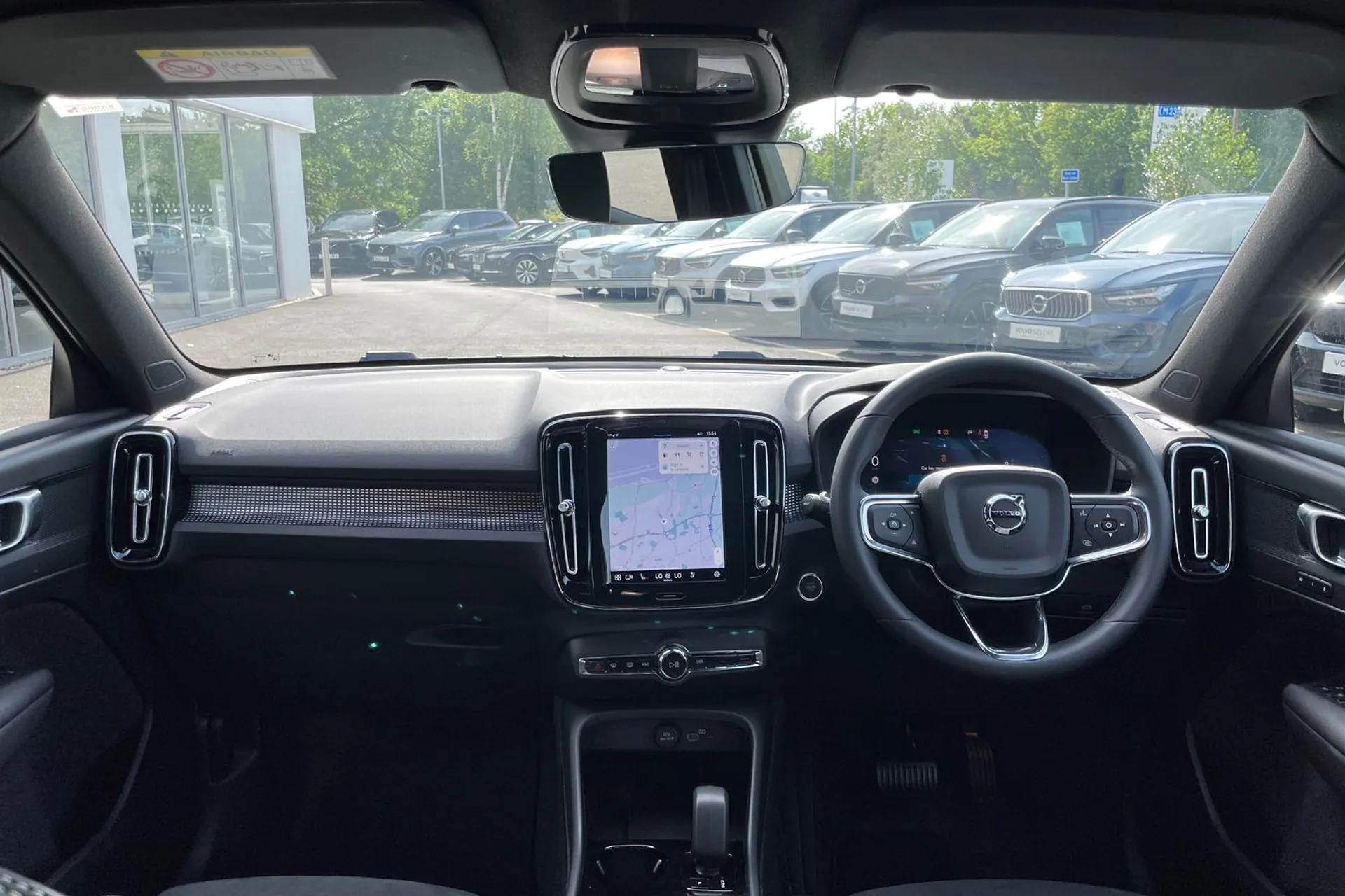 Volvo XC40 thumbnail image number 3