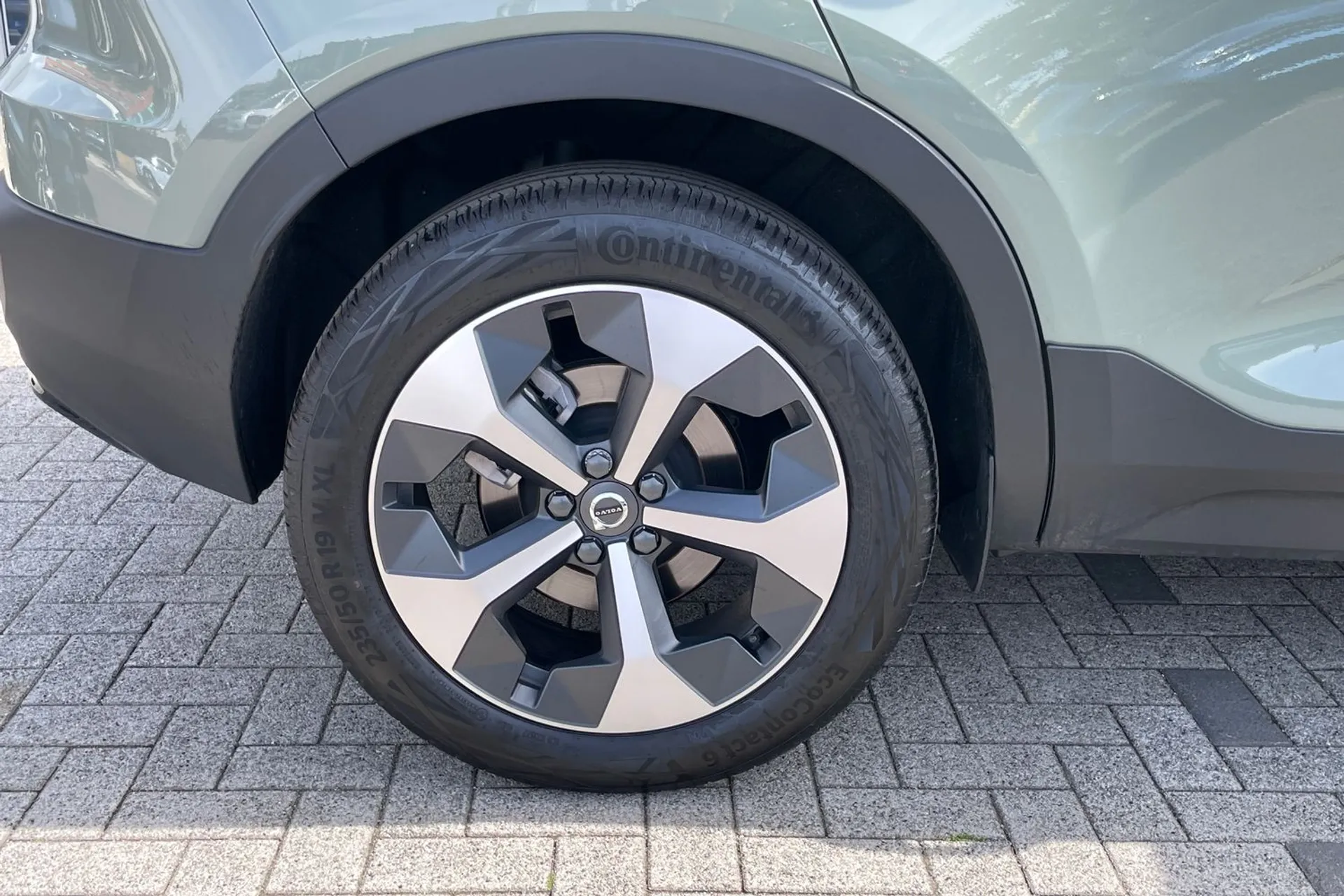 Volvo XC40 thumbnail image number 13