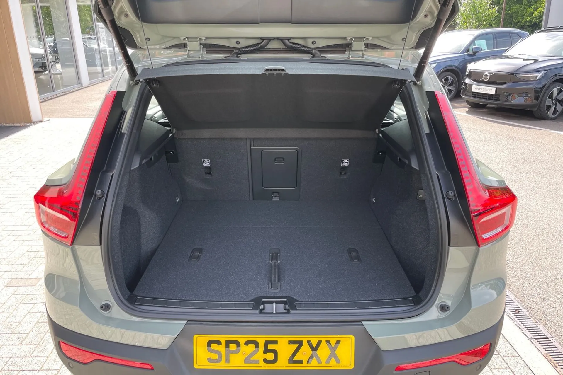 Volvo XC40 thumbnail image number 19