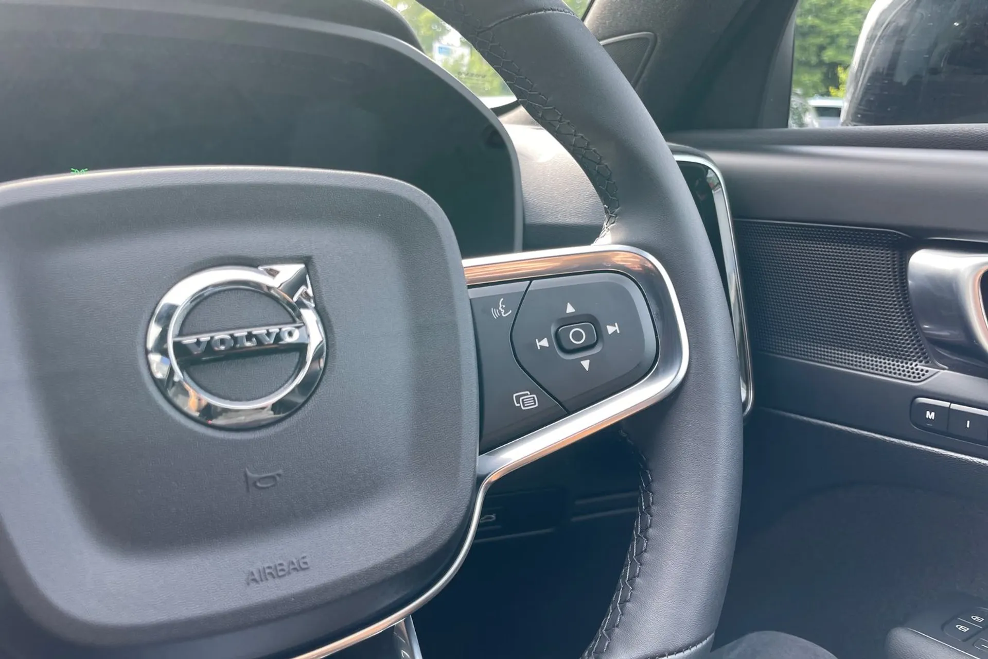 Volvo XC40 thumbnail image number 36