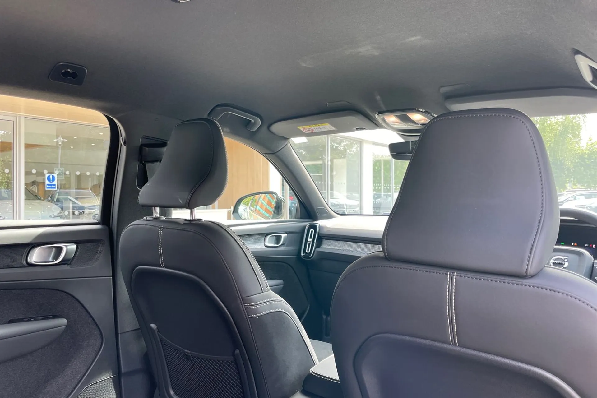 Volvo XC40 thumbnail image number 23