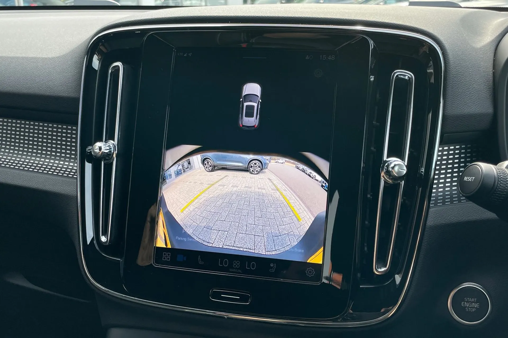 Volvo XC40 thumbnail image number 4