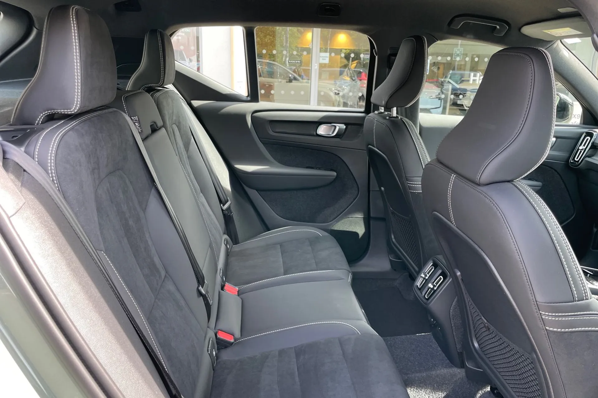 Volvo XC40 thumbnail image number 22