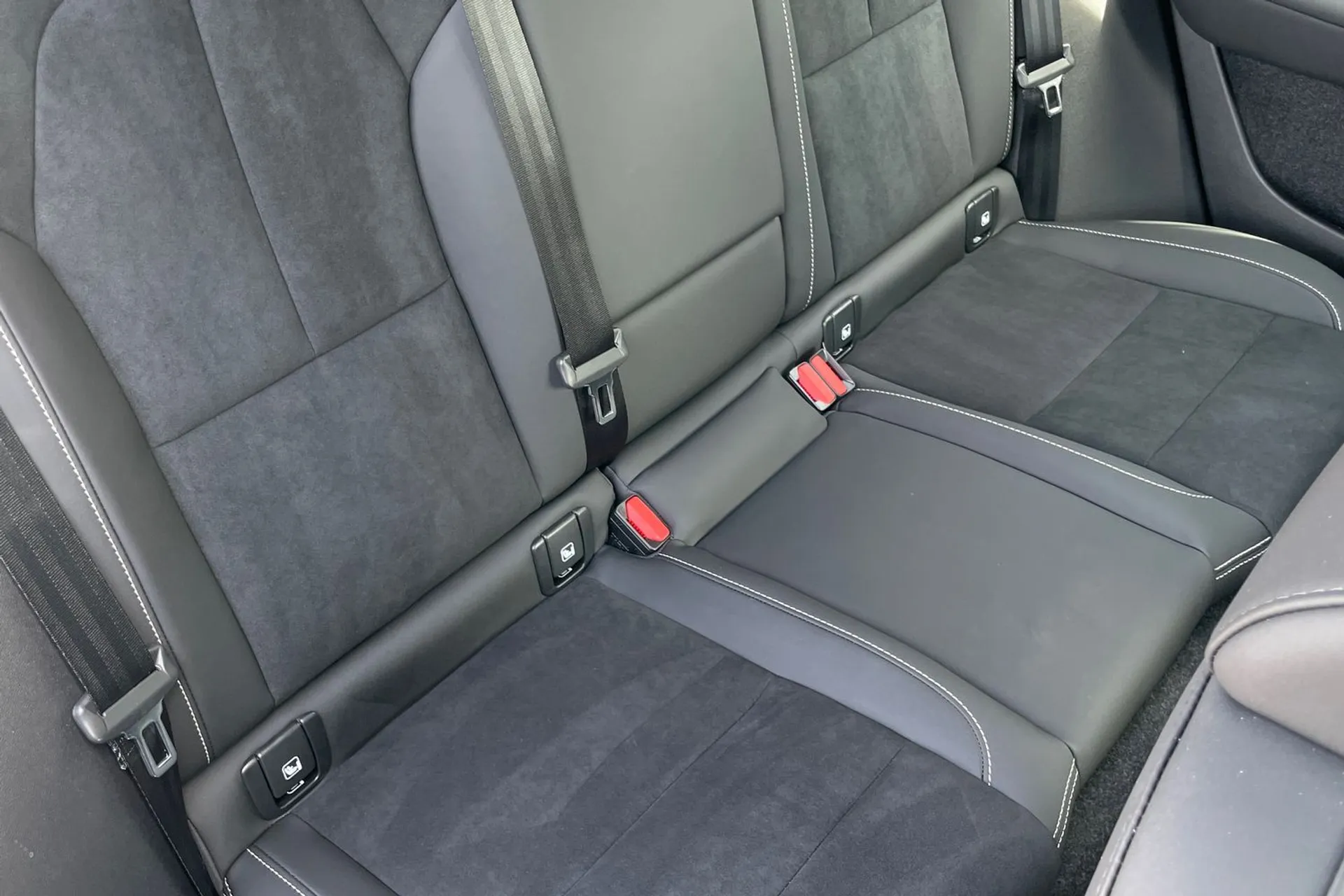 Volvo XC40 thumbnail image number 24