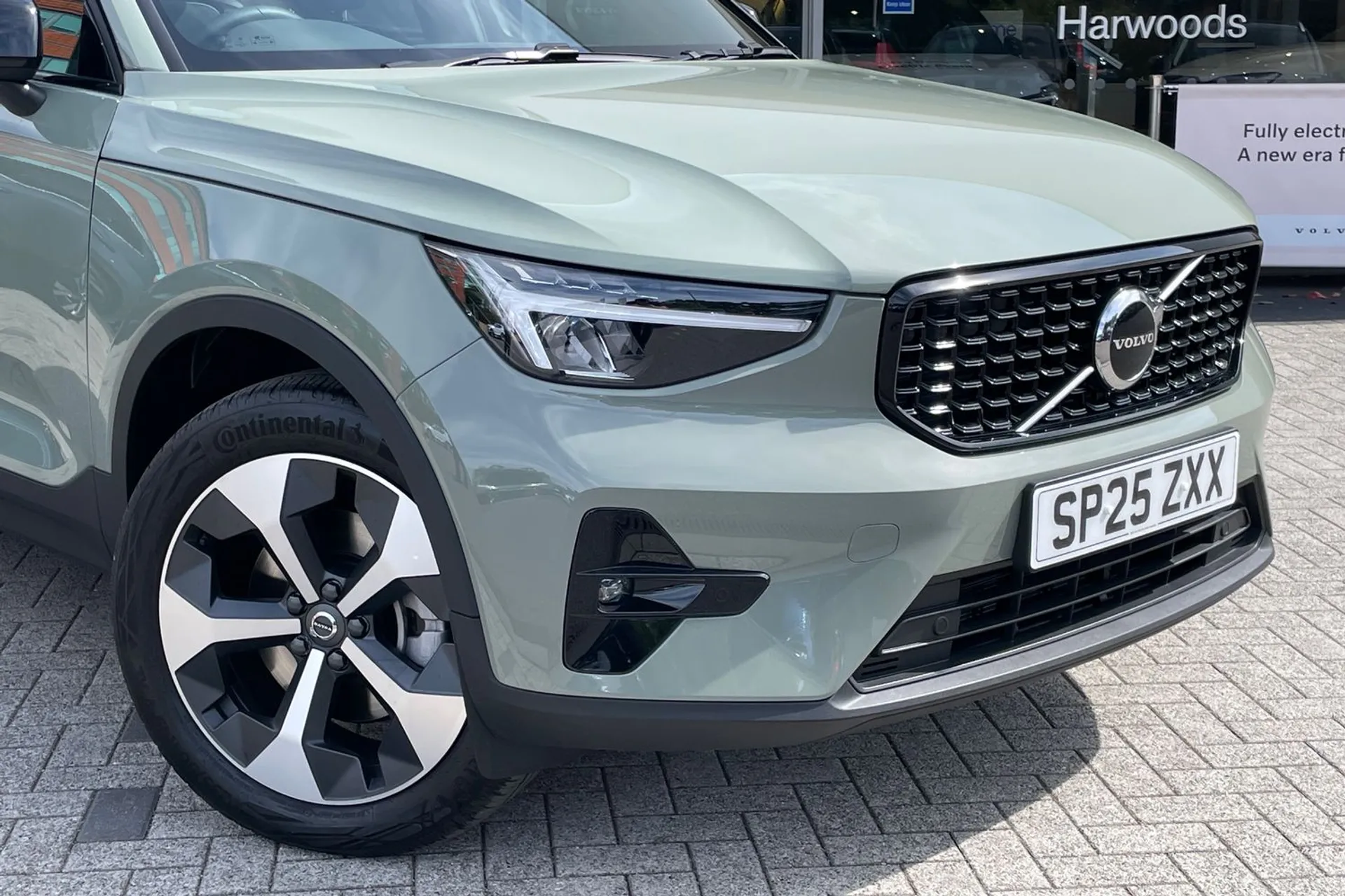Volvo XC40 thumbnail image number 6