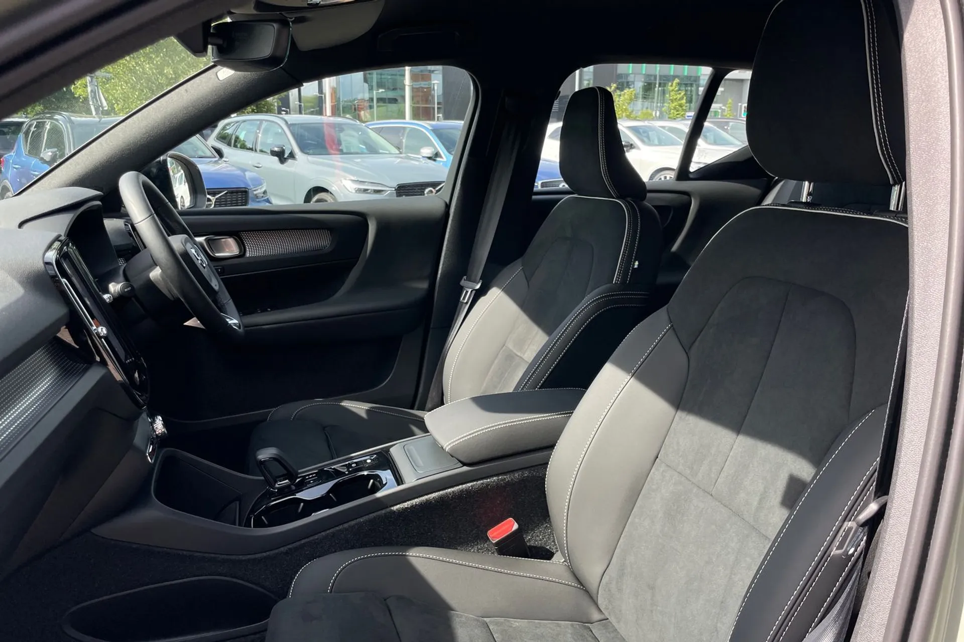 Volvo XC40 thumbnail image number 27