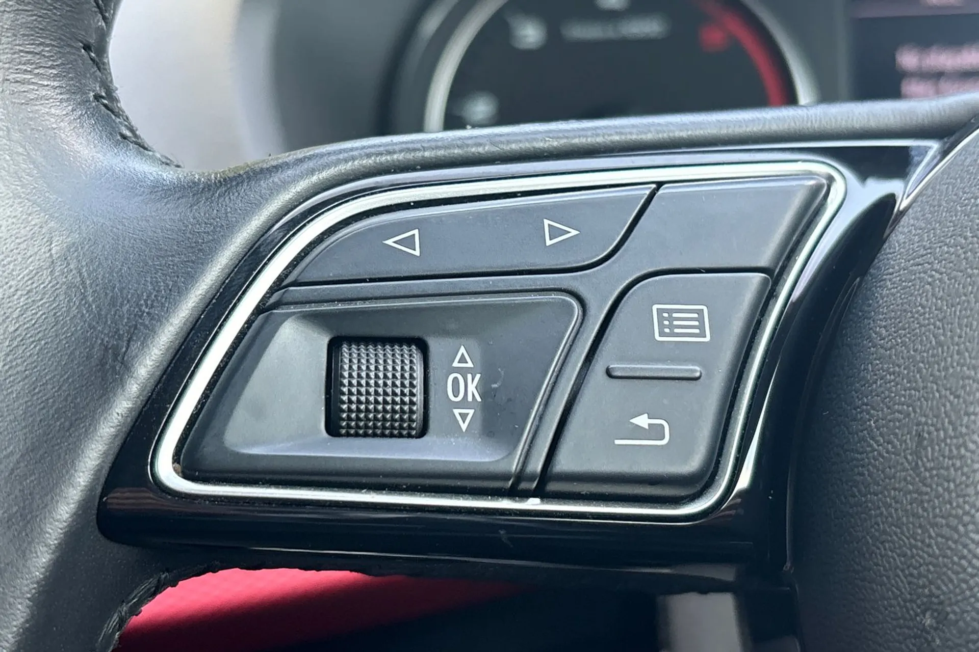 Audi Q2 thumbnail image number 36