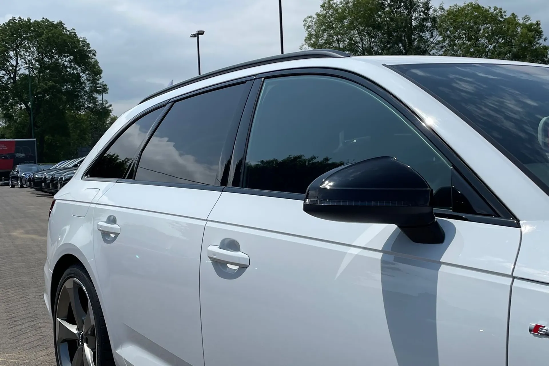 Audi A4 thumbnail image number 40