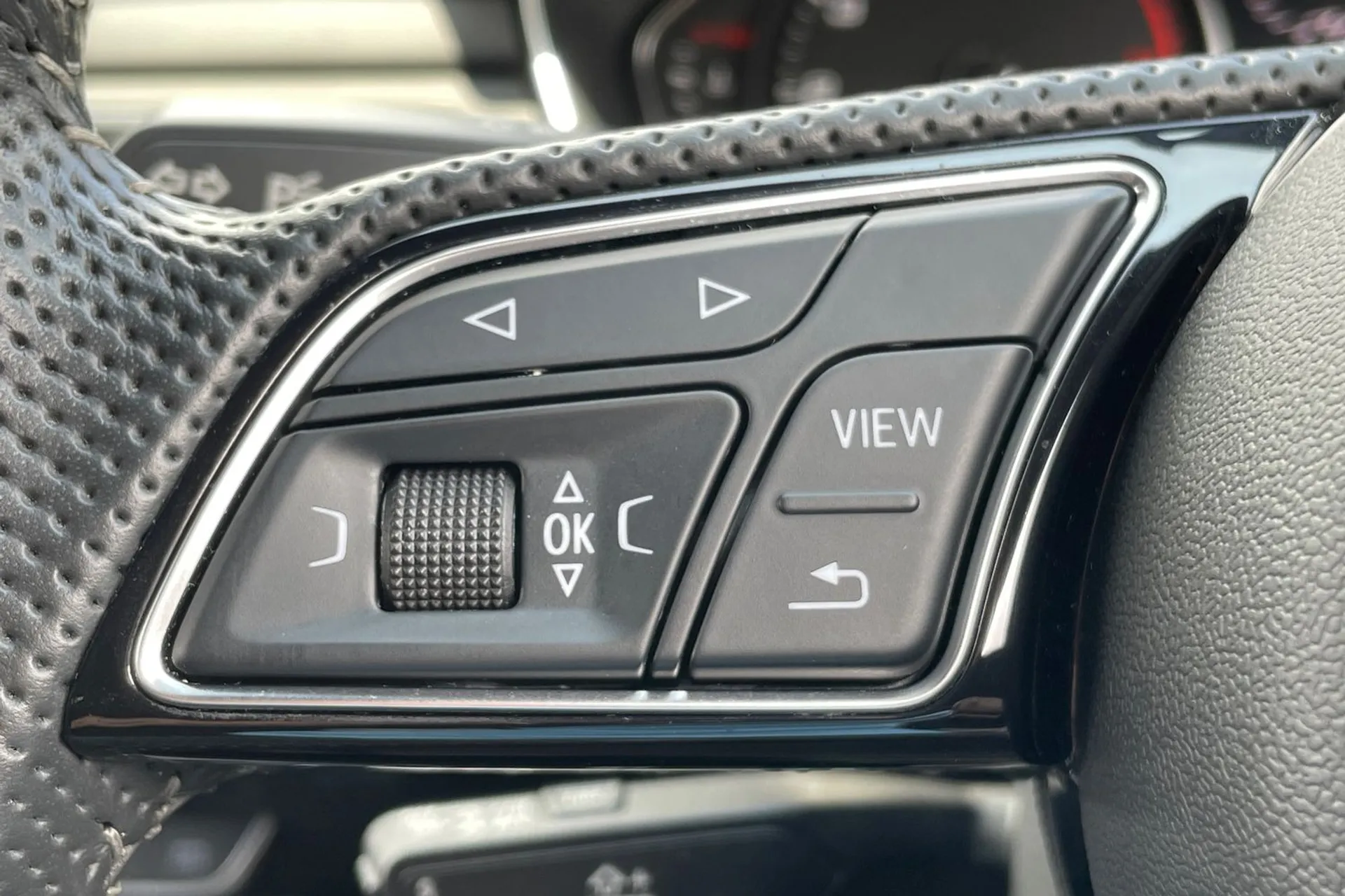 Audi A4 thumbnail image number 19