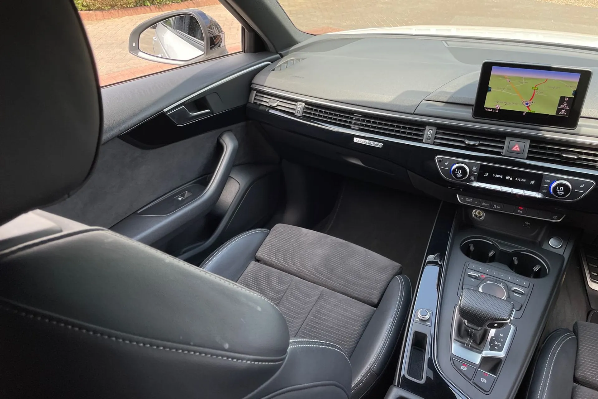 Audi A4 thumbnail image number 32