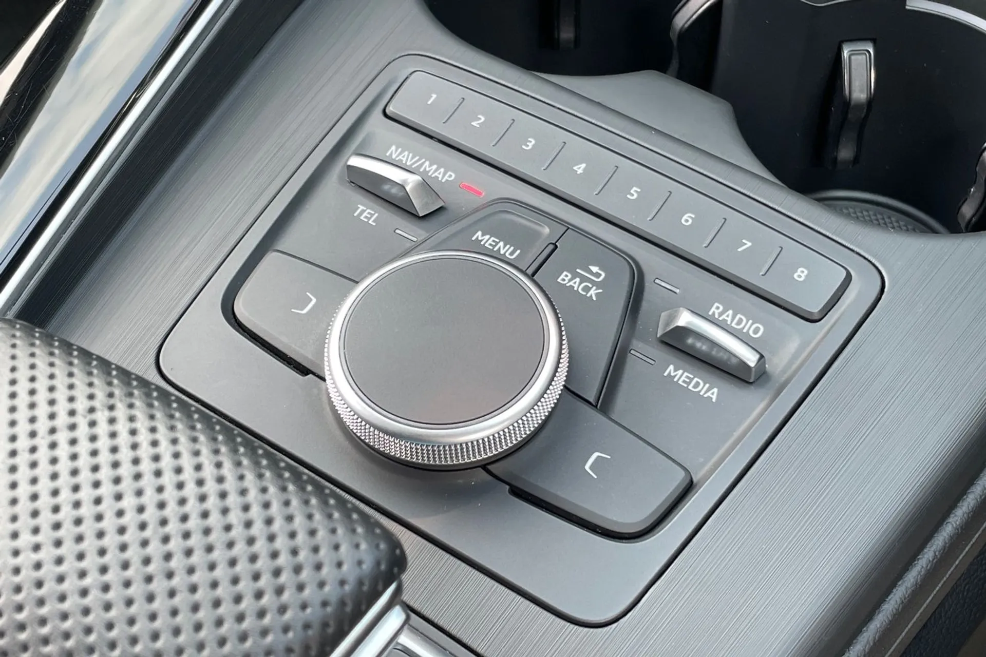 Audi A4 thumbnail image number 15