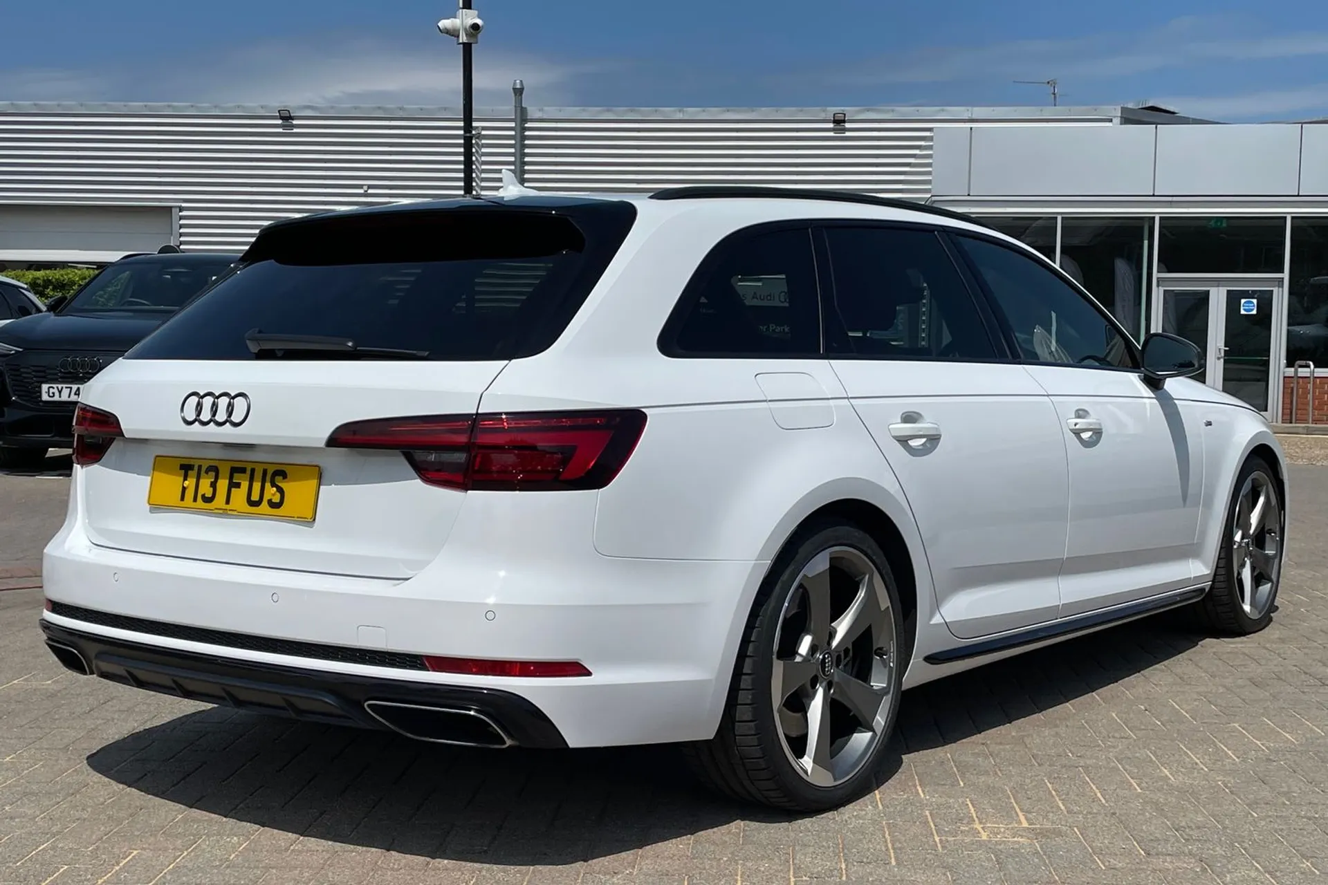 Audi A4 thumbnail image number 4