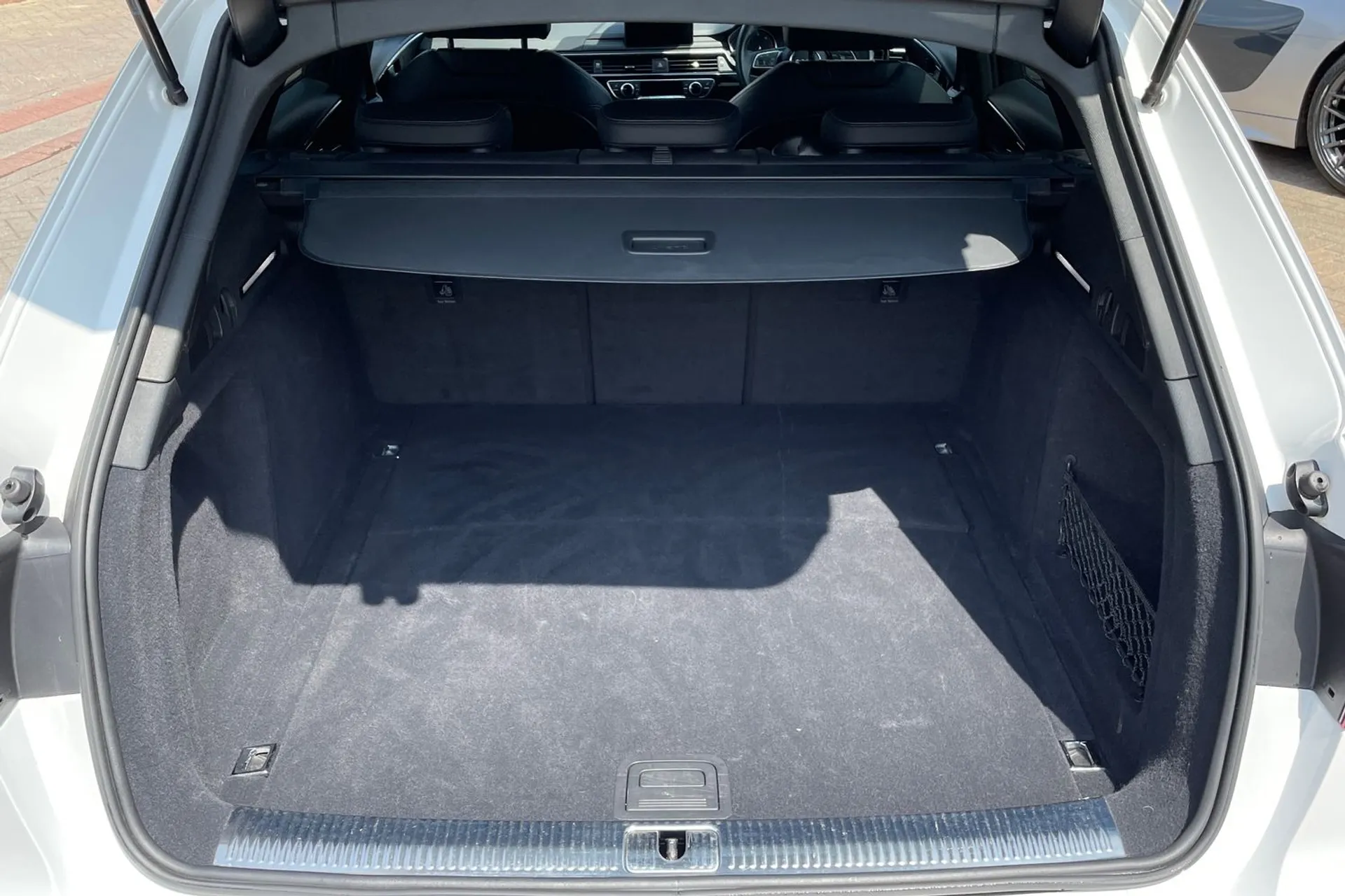 Audi A4 thumbnail image number 29
