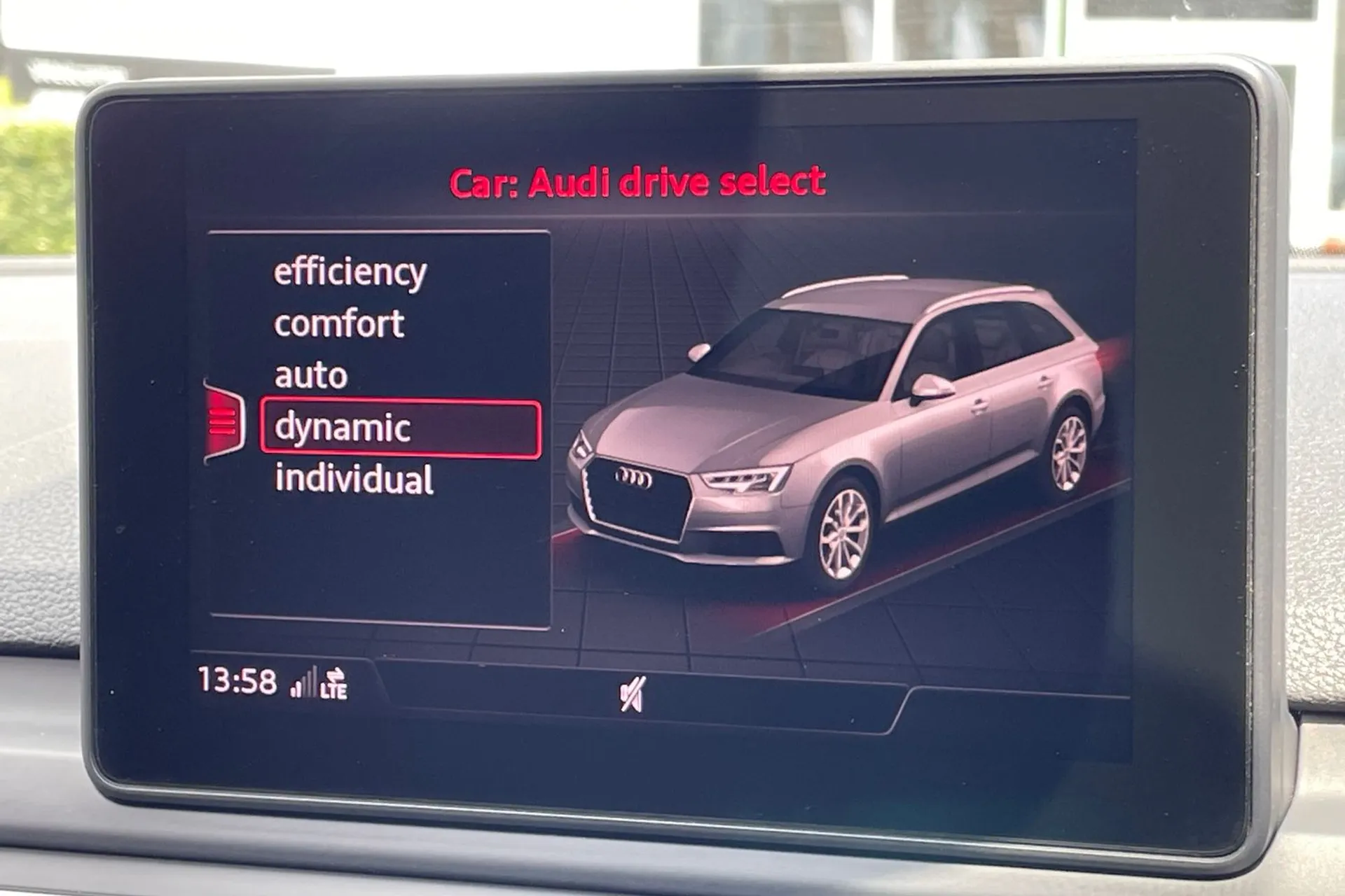 Audi A4 thumbnail image number 11