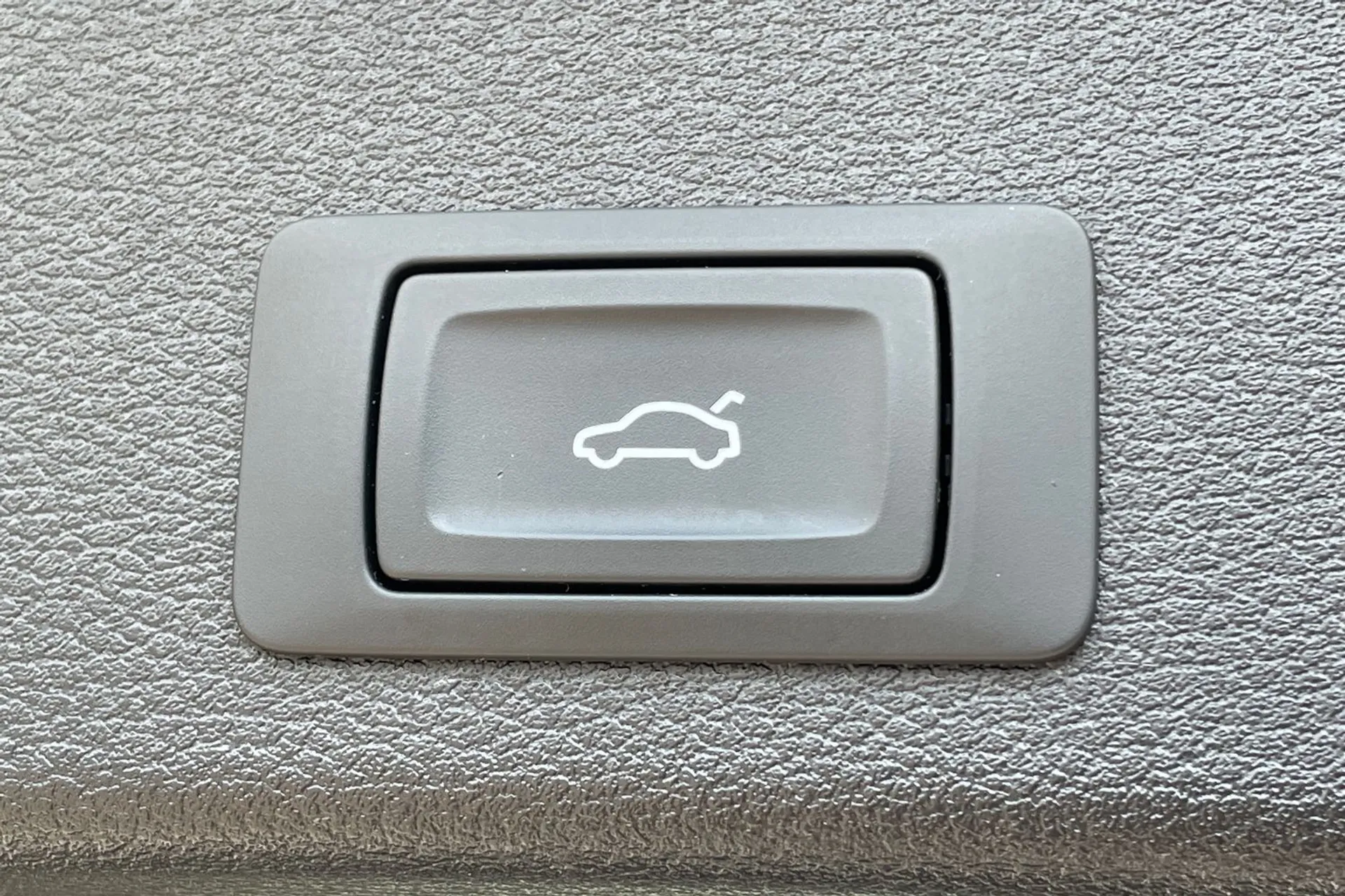 Audi A4 thumbnail image number 31