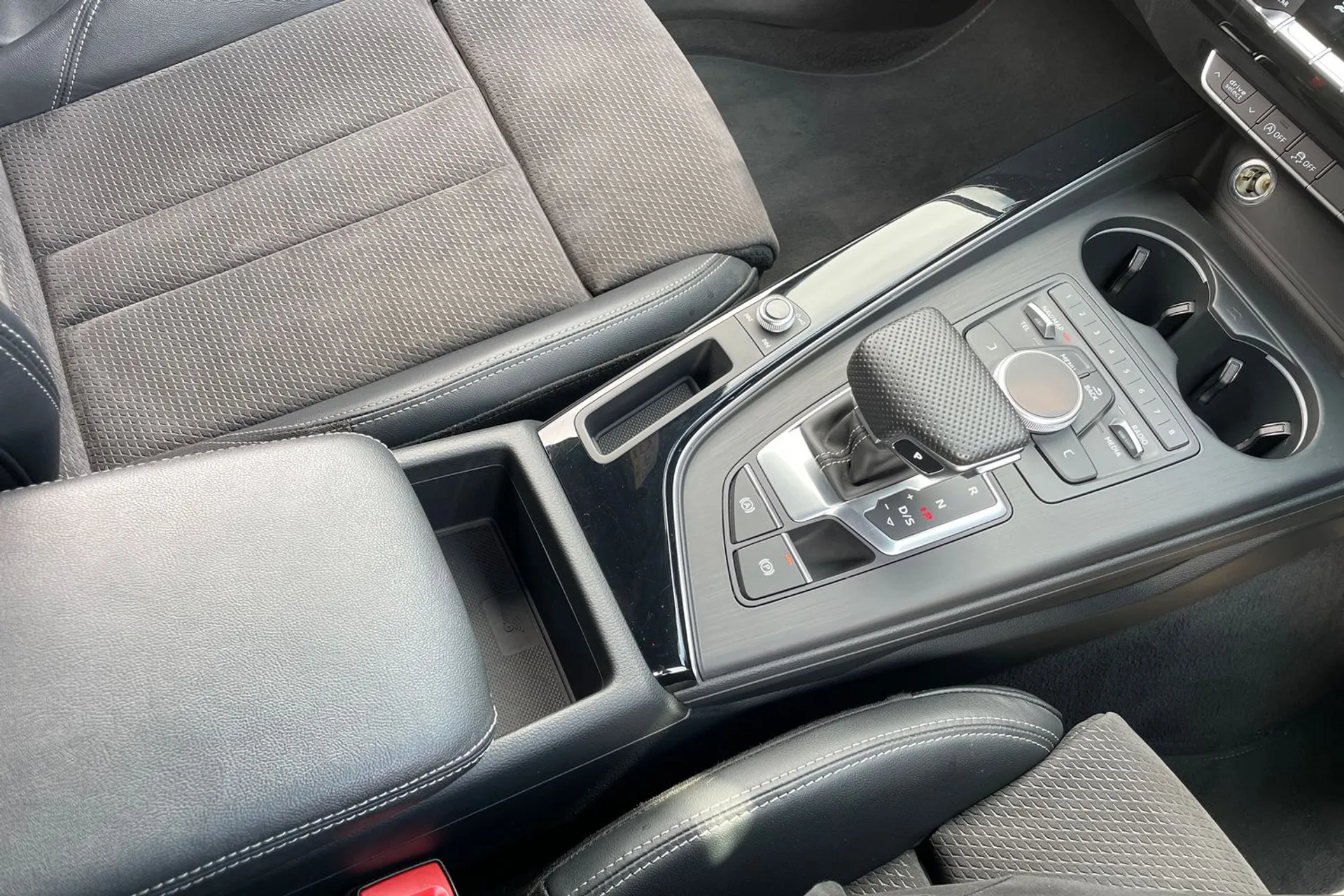 Audi A4 thumbnail image number 33