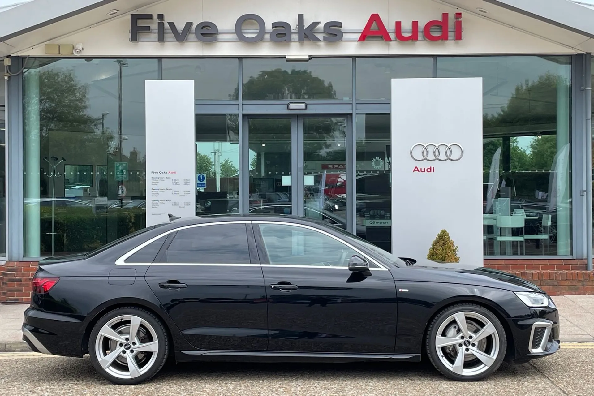 Audi A4 thumbnail image number 2
