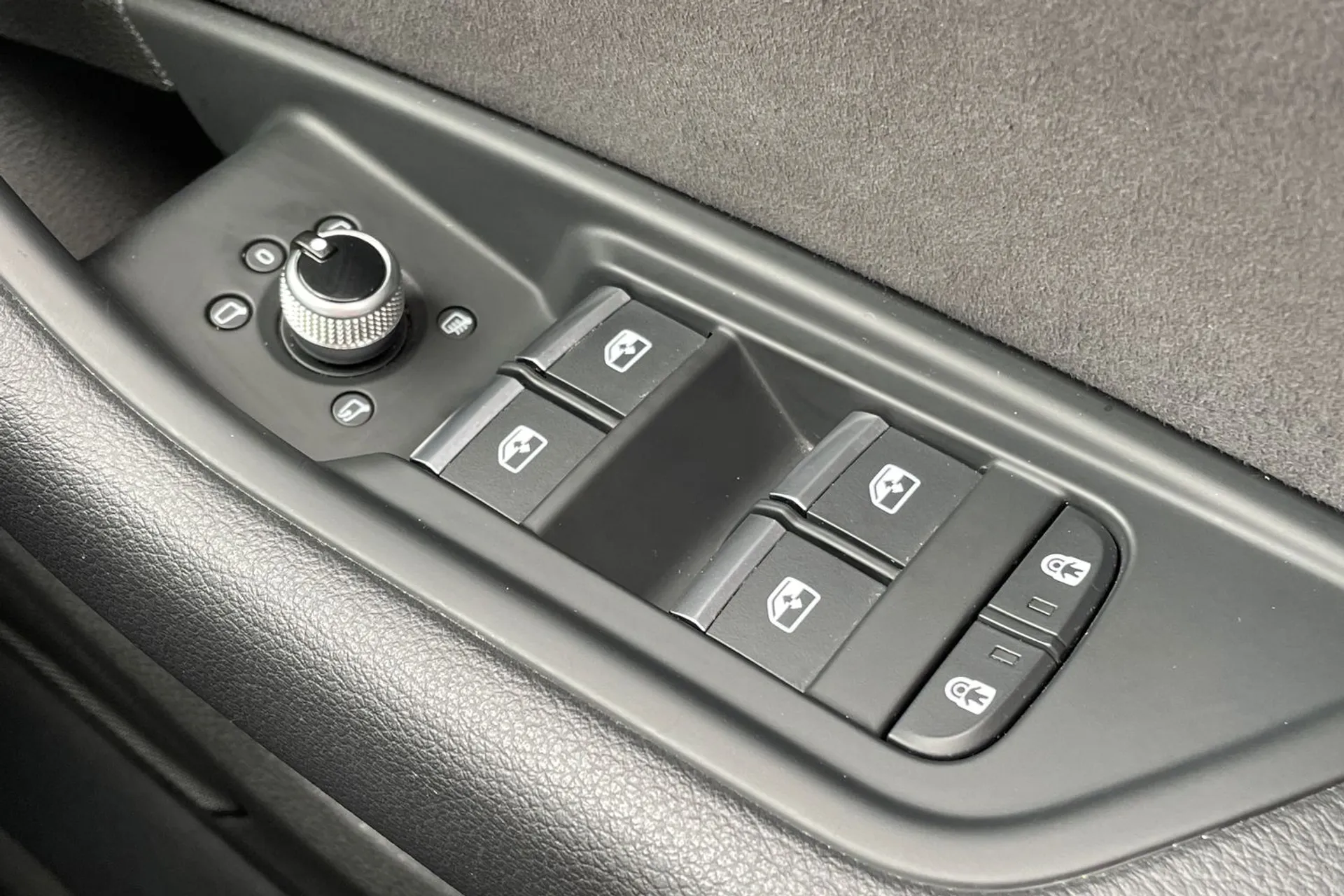 Audi A4 thumbnail image number 16