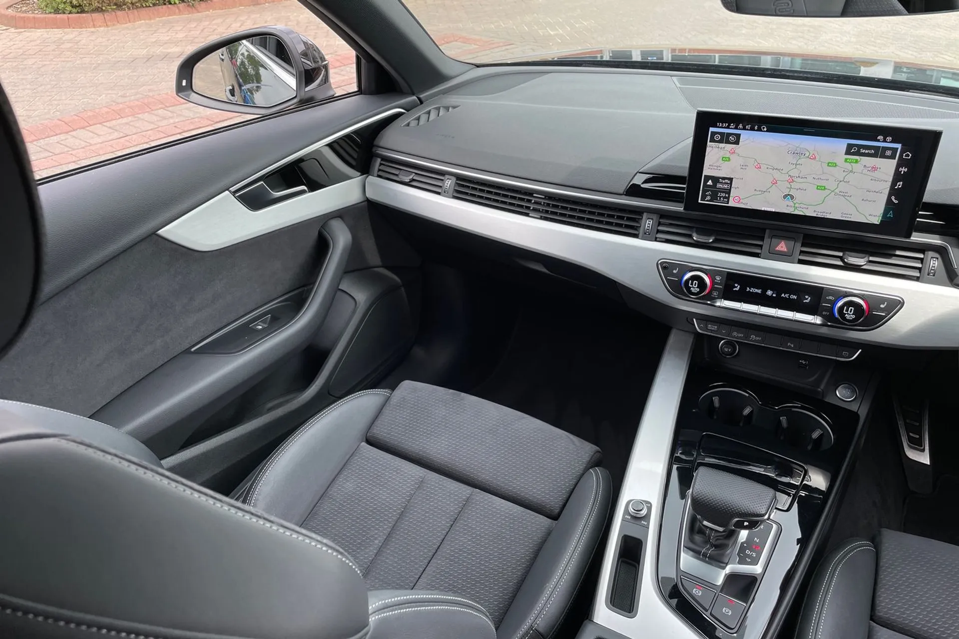 Audi A4 thumbnail image number 31