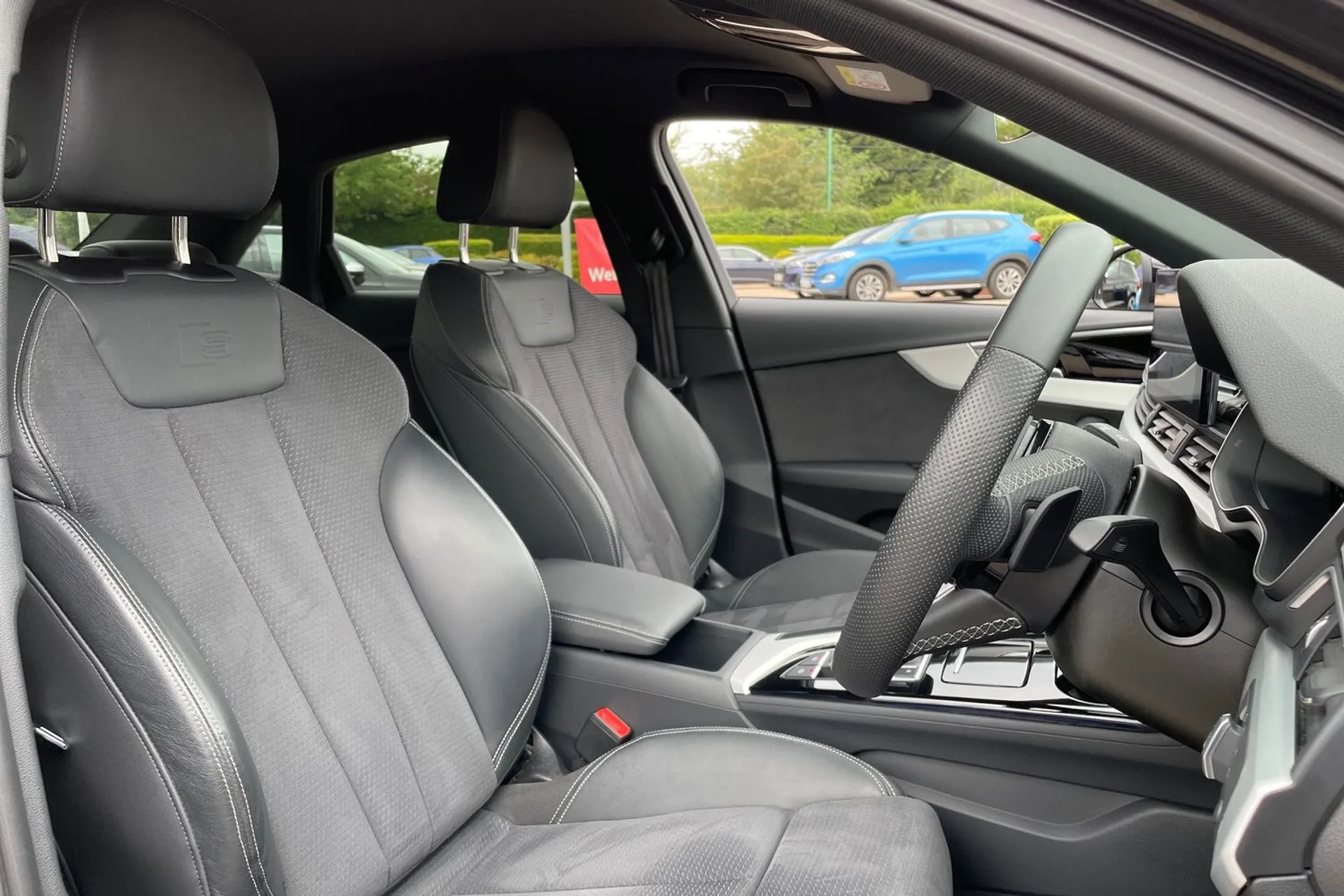 Audi A4 thumbnail image number 24