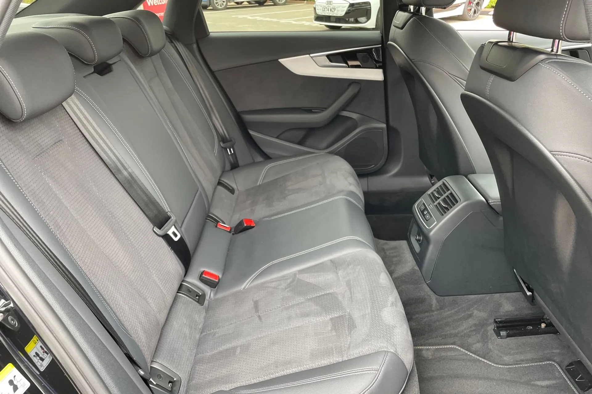 Audi A4 thumbnail image number 38