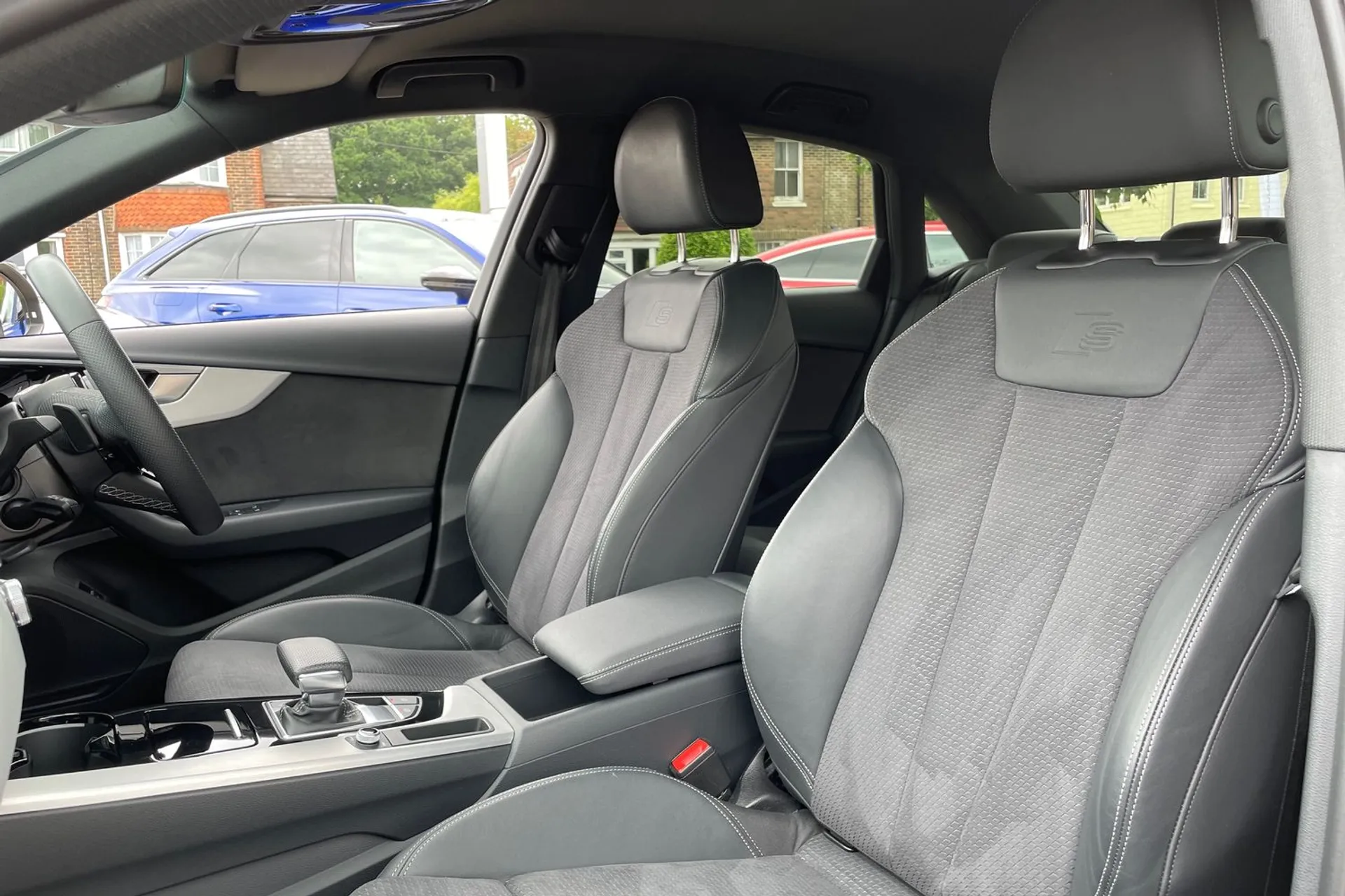 Audi A4 thumbnail image number 27