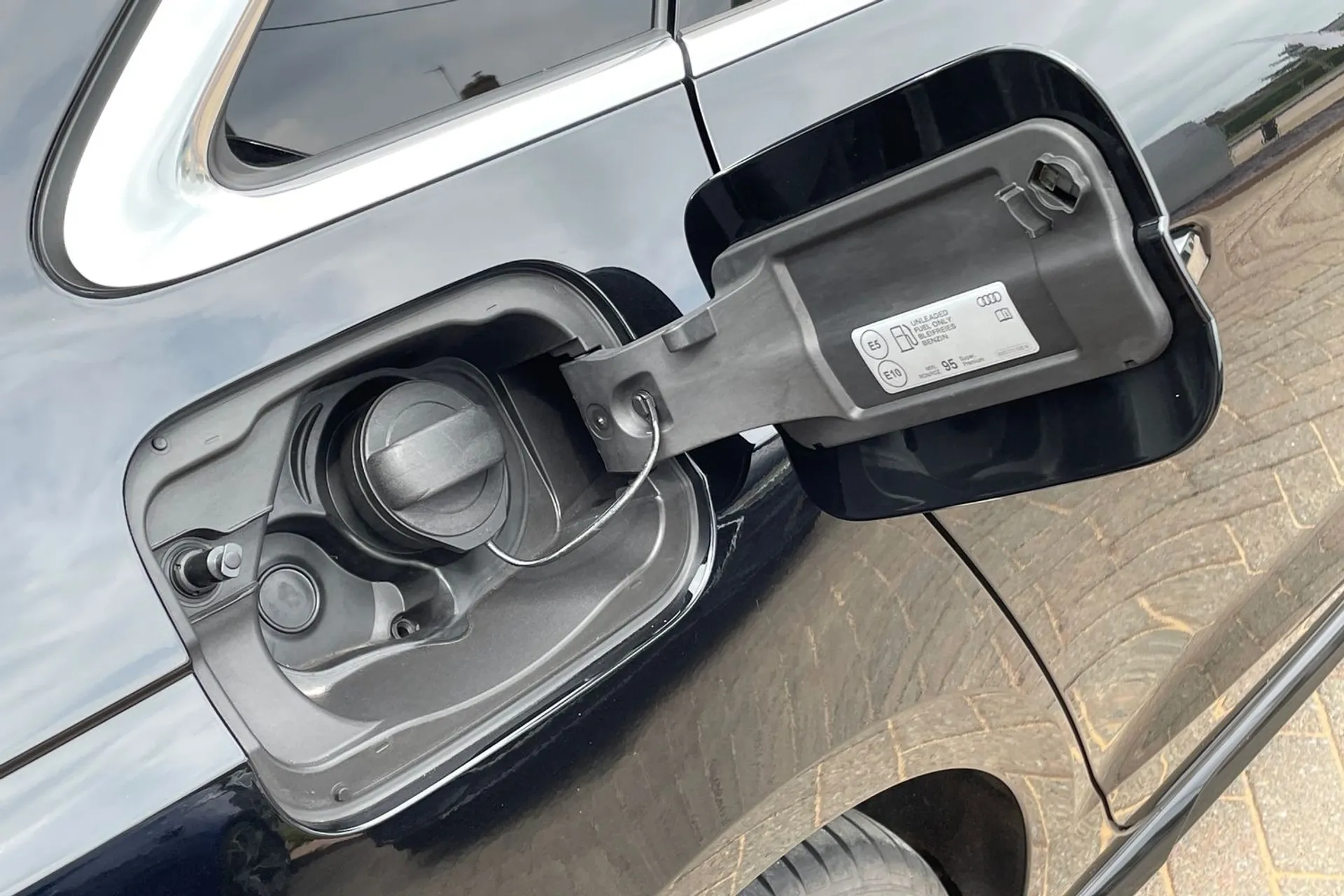Audi A4 thumbnail image number 43