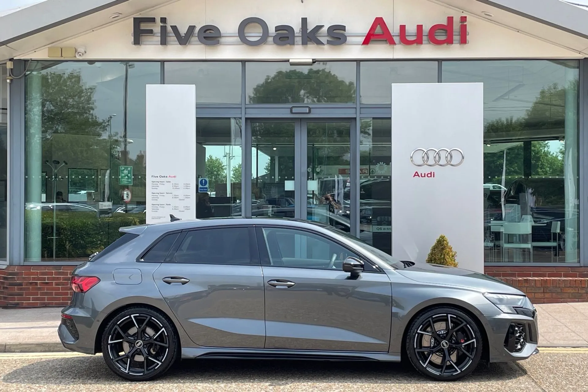 Audi RS3 thumbnail image number 2