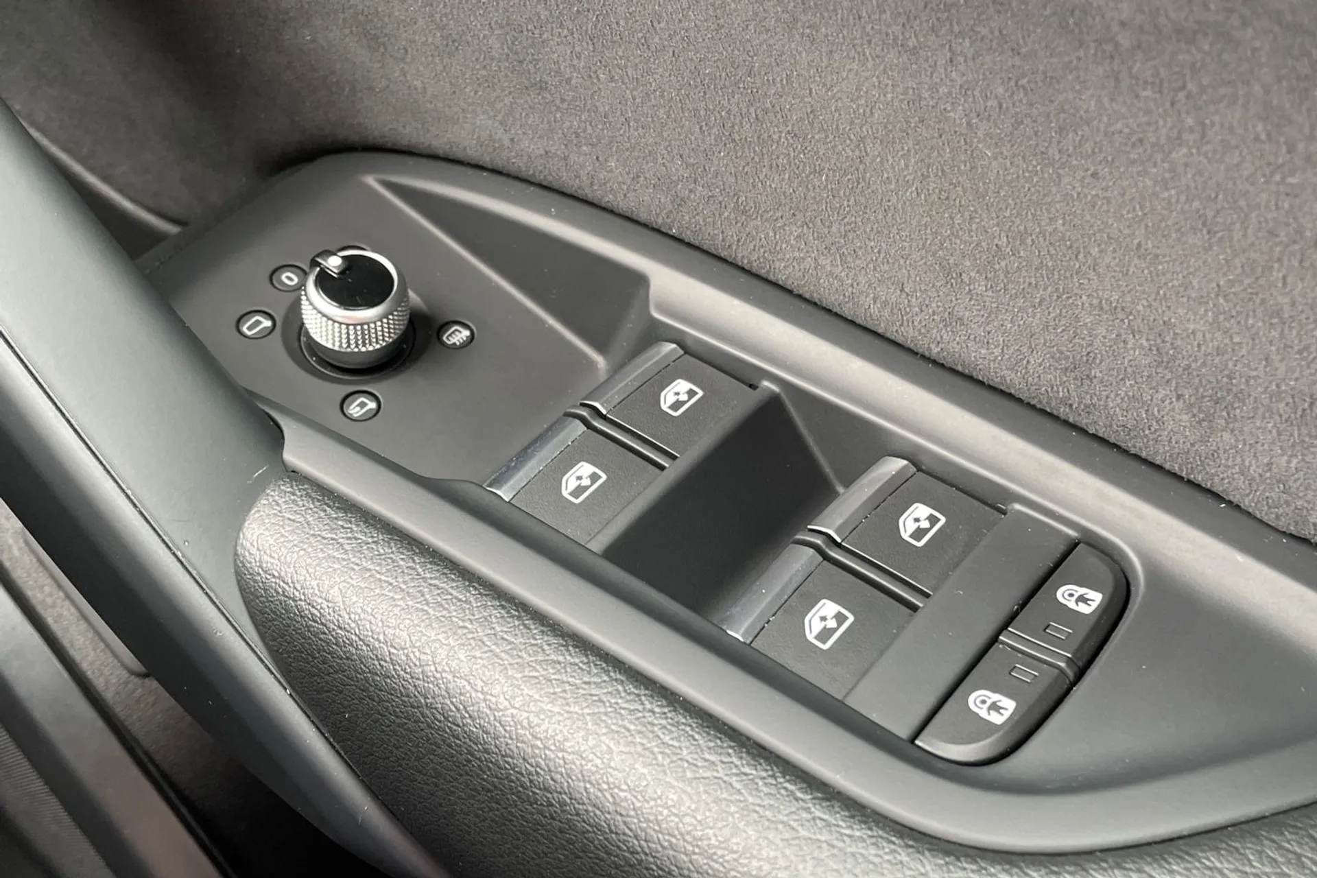 Audi Q5 thumbnail image number 32